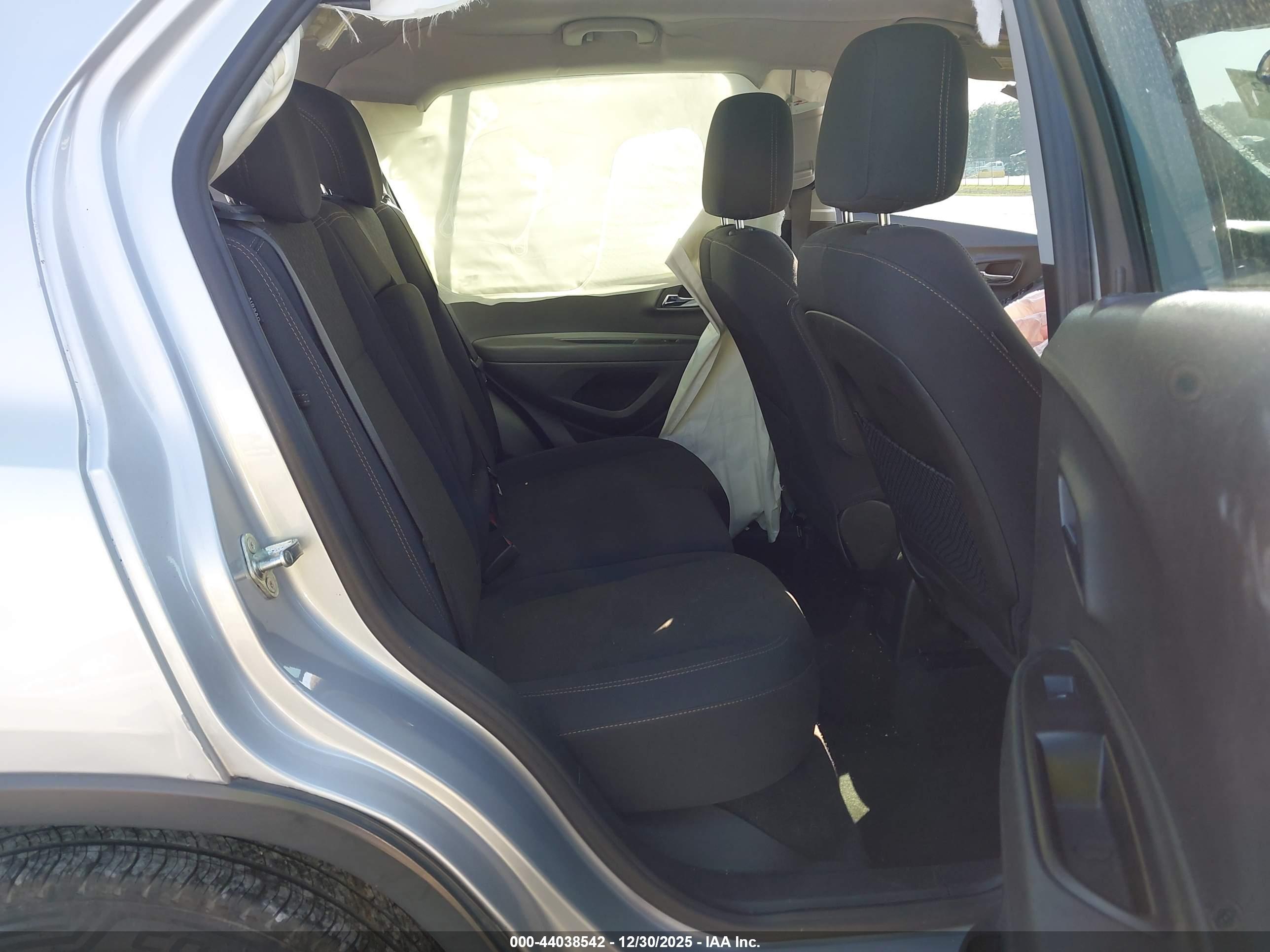 CHEVROLET TRAX image 8