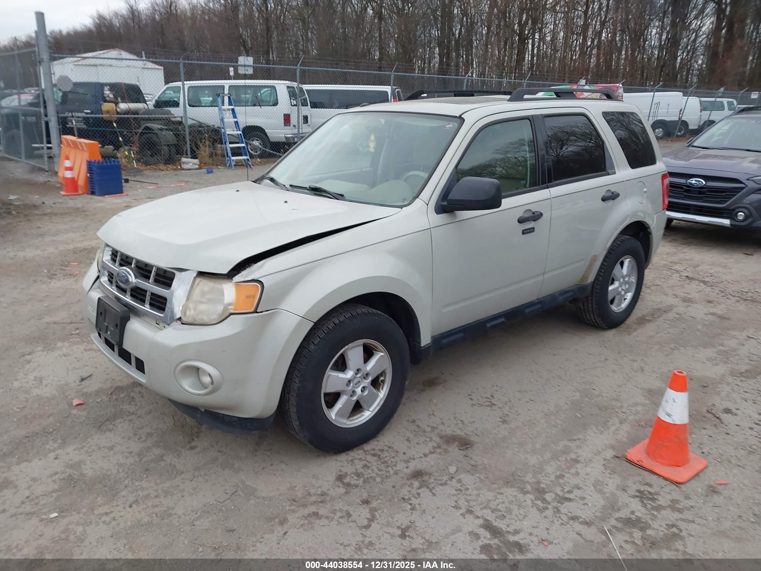 FORD ESCAPE image 2