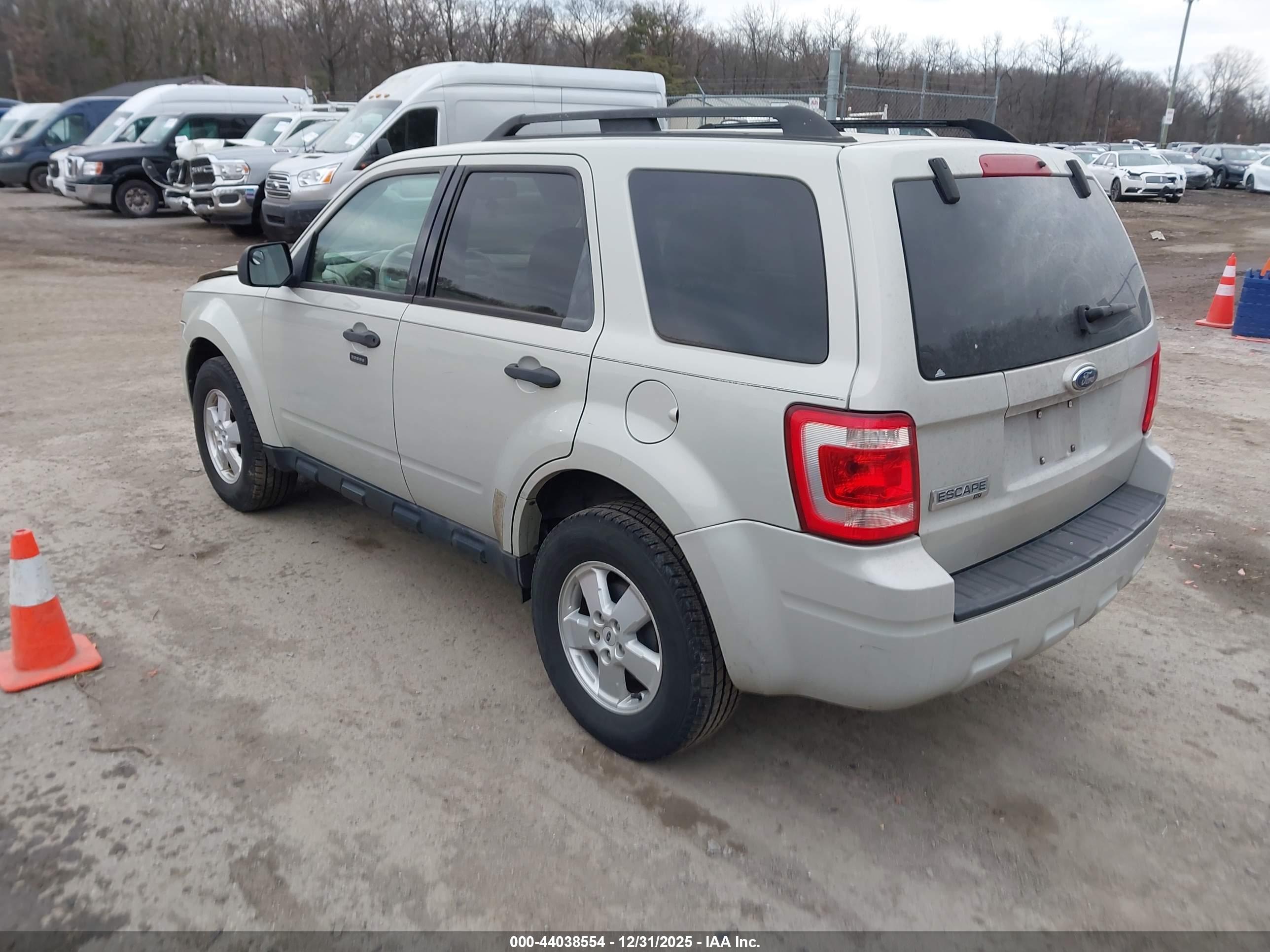 FORD ESCAPE image 3