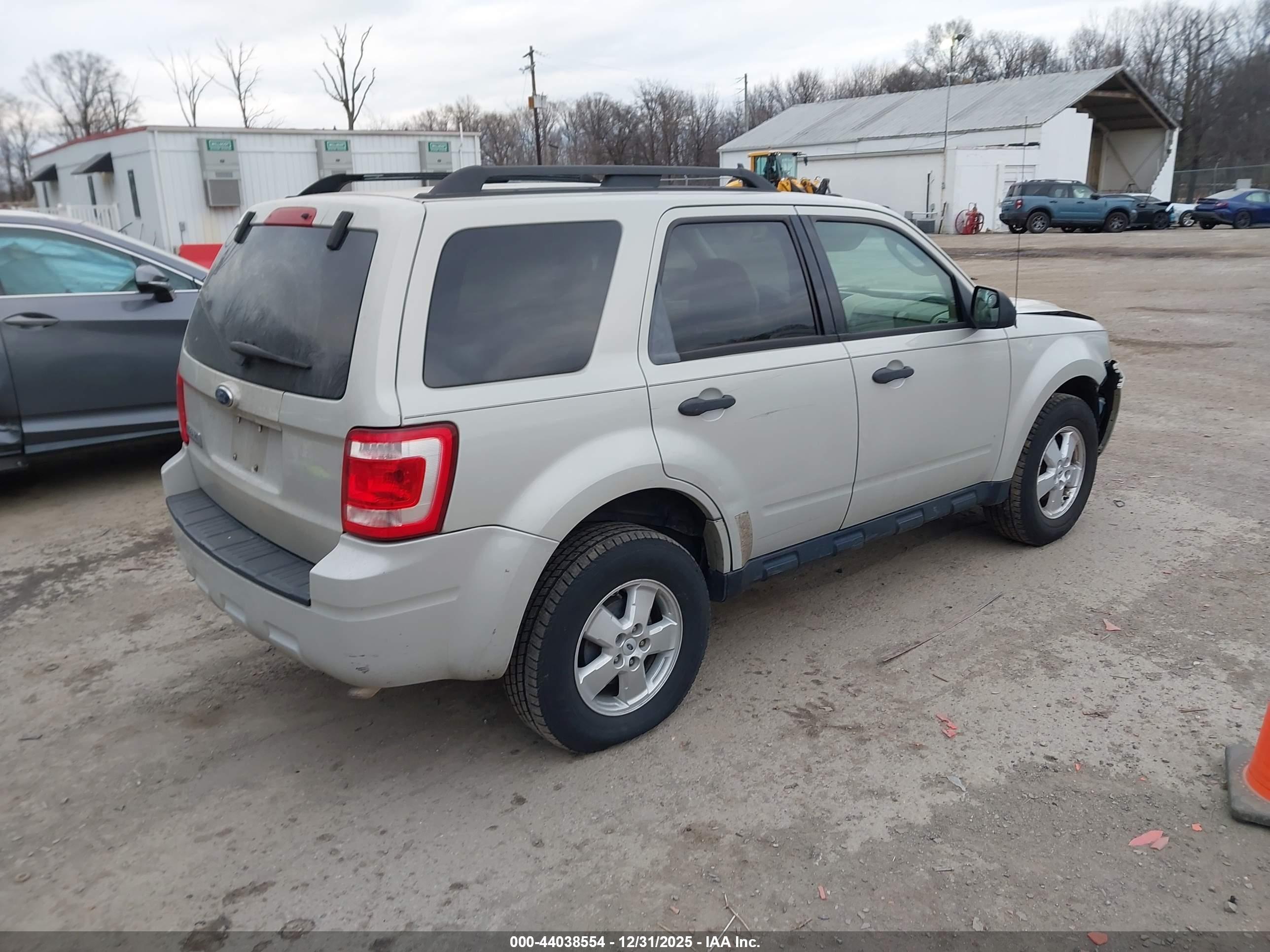 FORD ESCAPE image 4