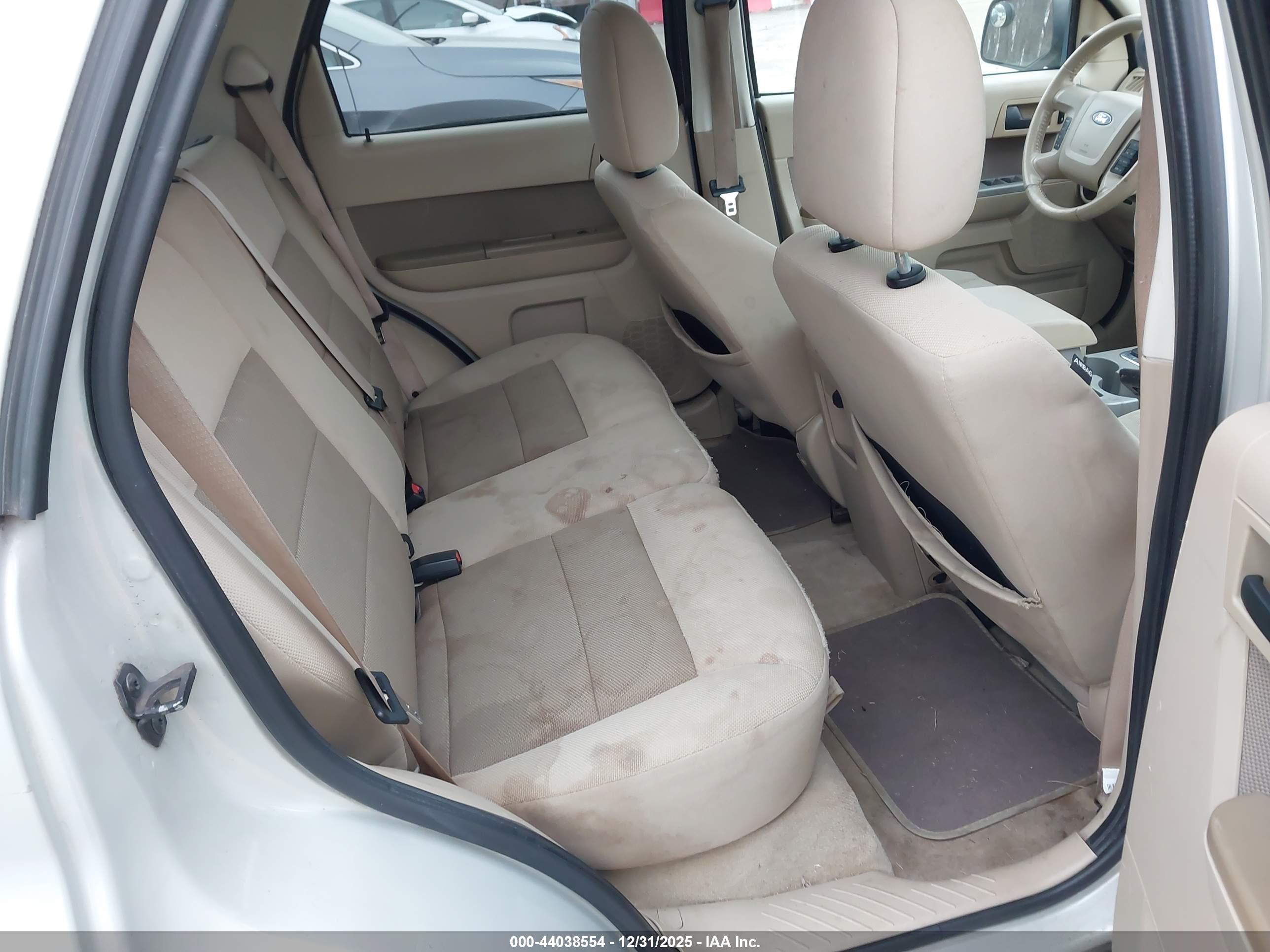 FORD ESCAPE image 8