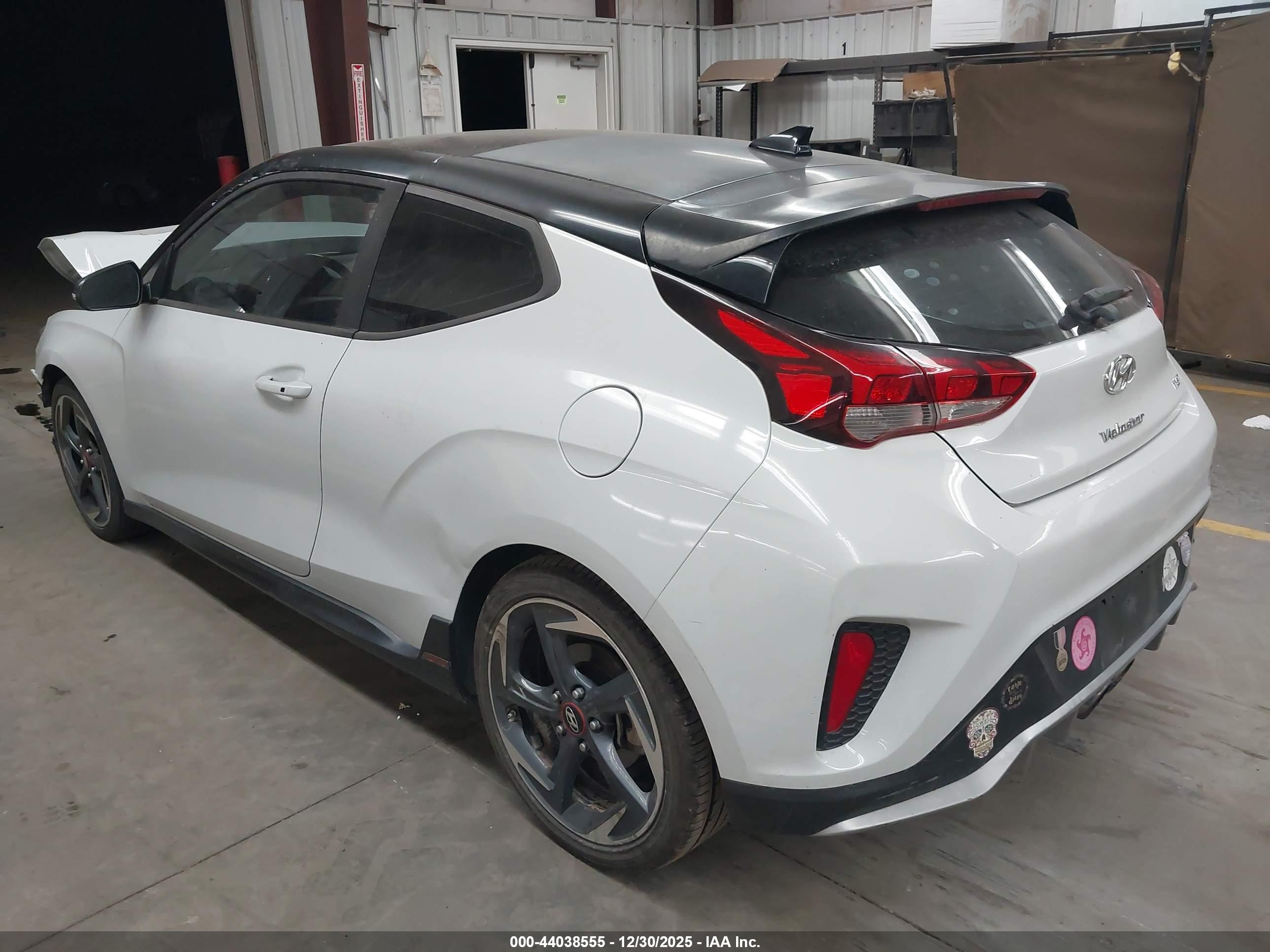 HYUNDAI VELOSTER image 3