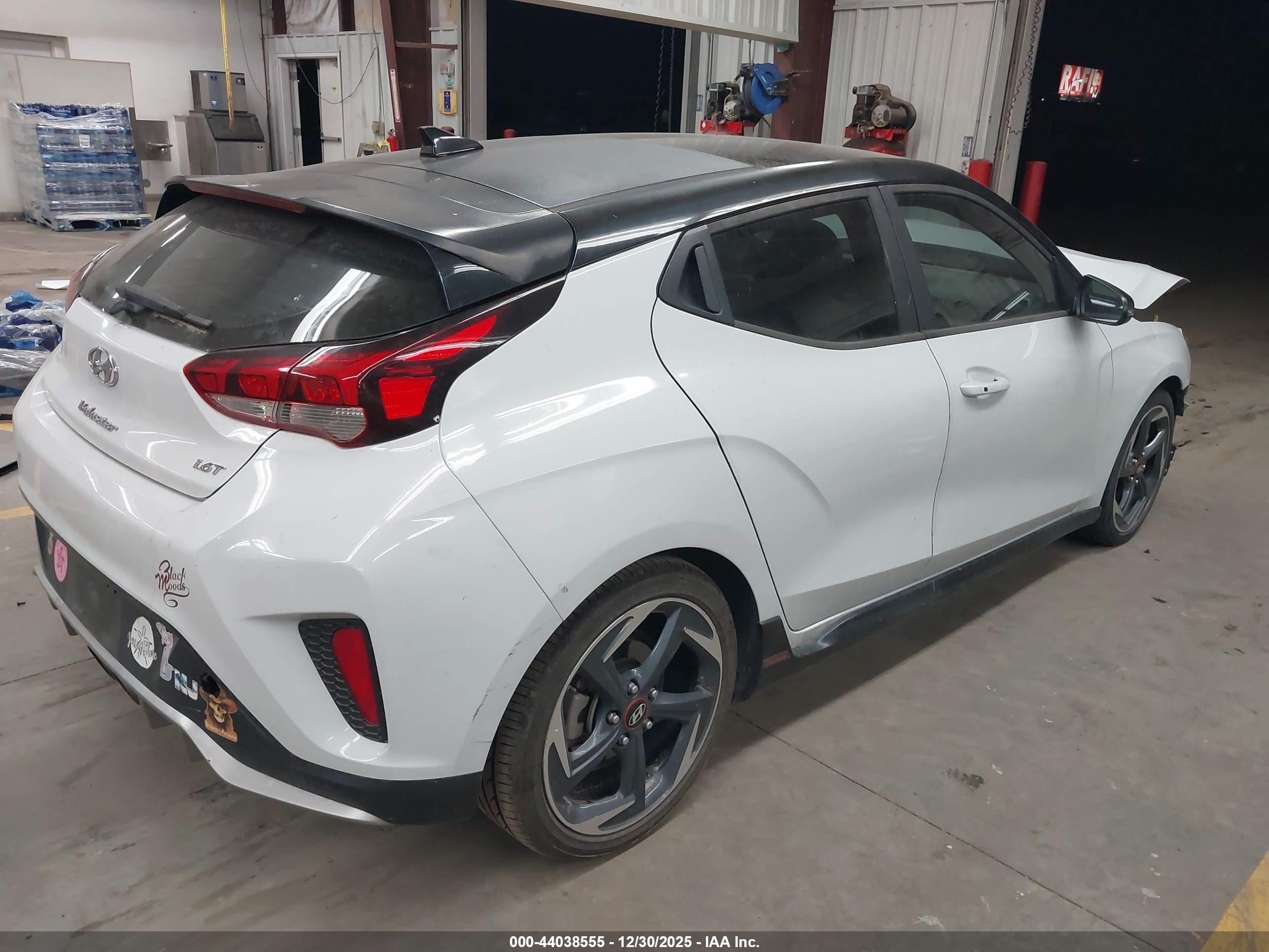 HYUNDAI VELOSTER image 4