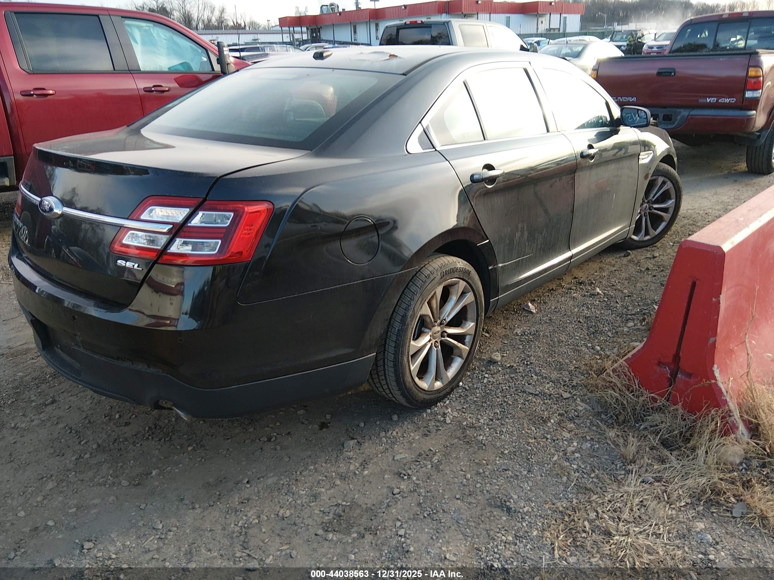 FORD TAURUS image 4