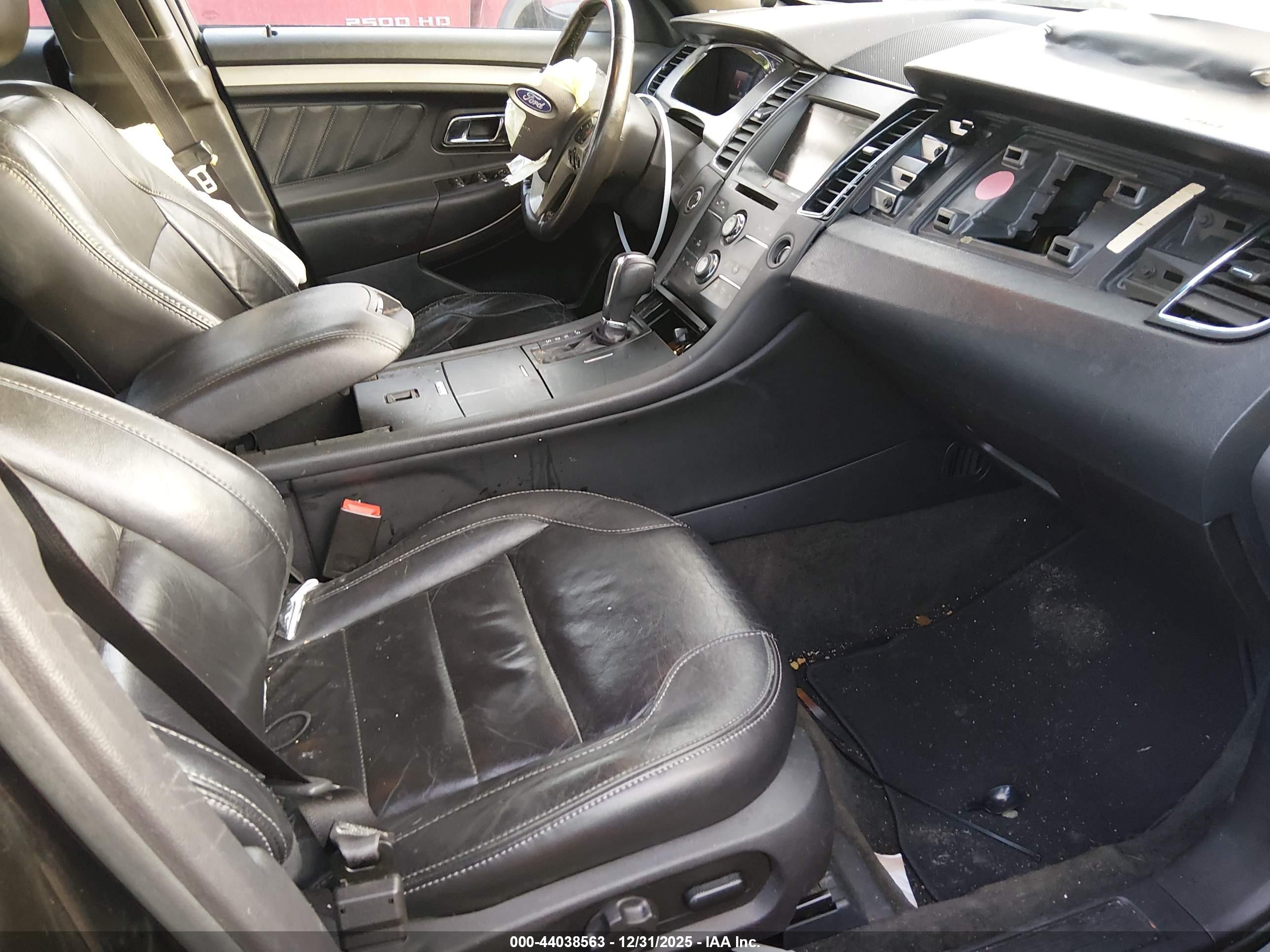 FORD TAURUS image 5