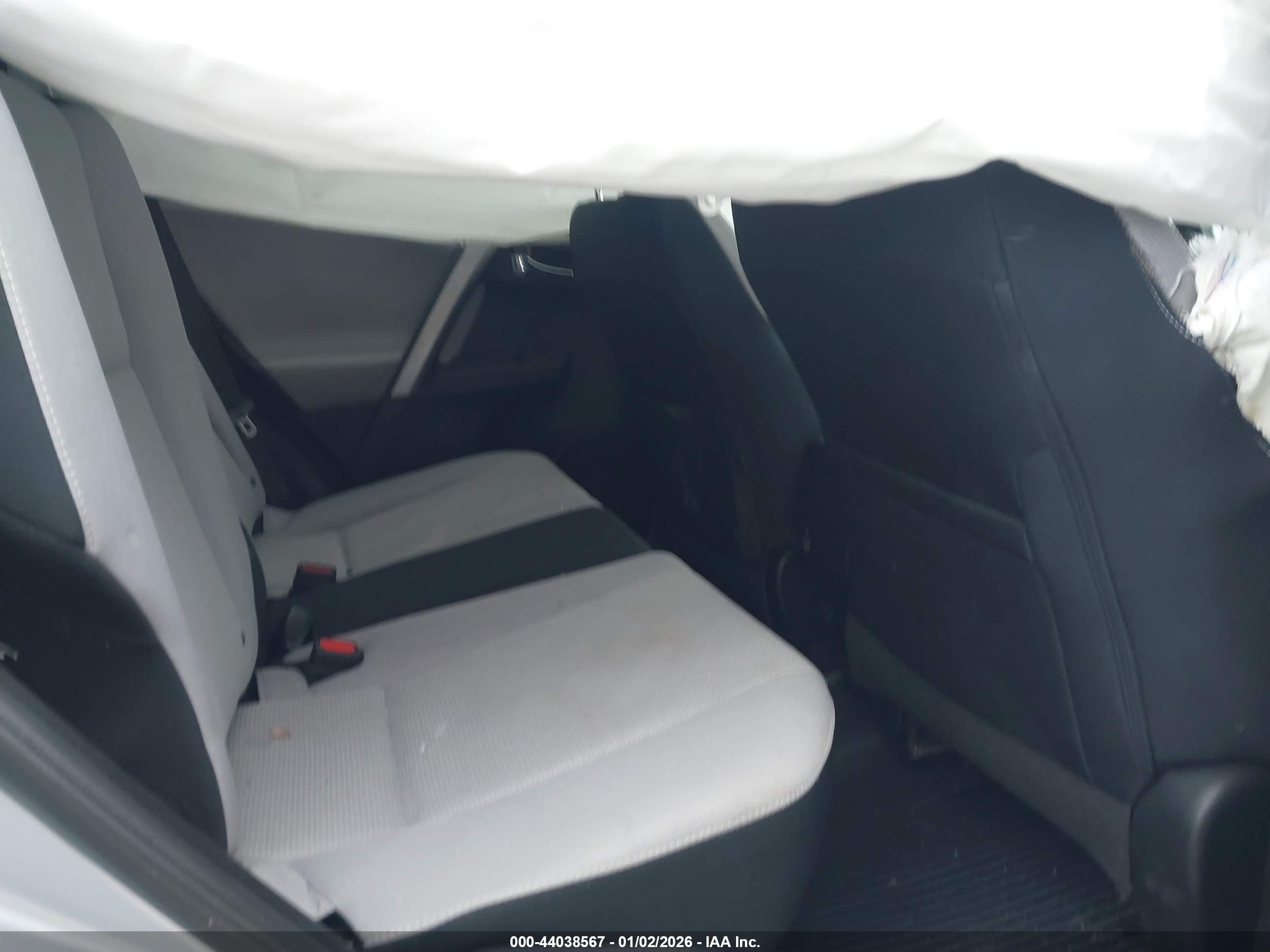 TOYOTA RAV4 image 8