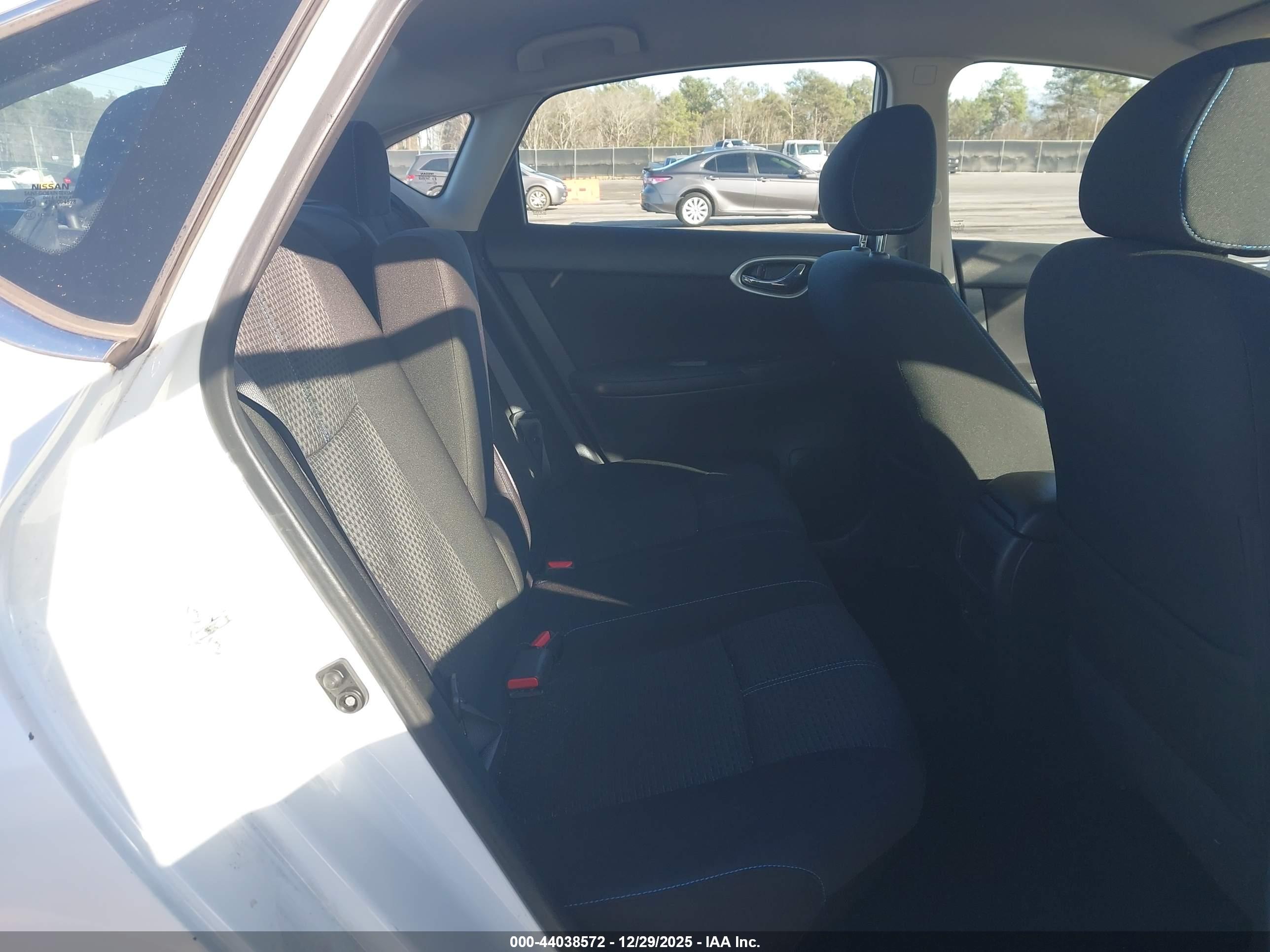 NISSAN SENTRA image 8