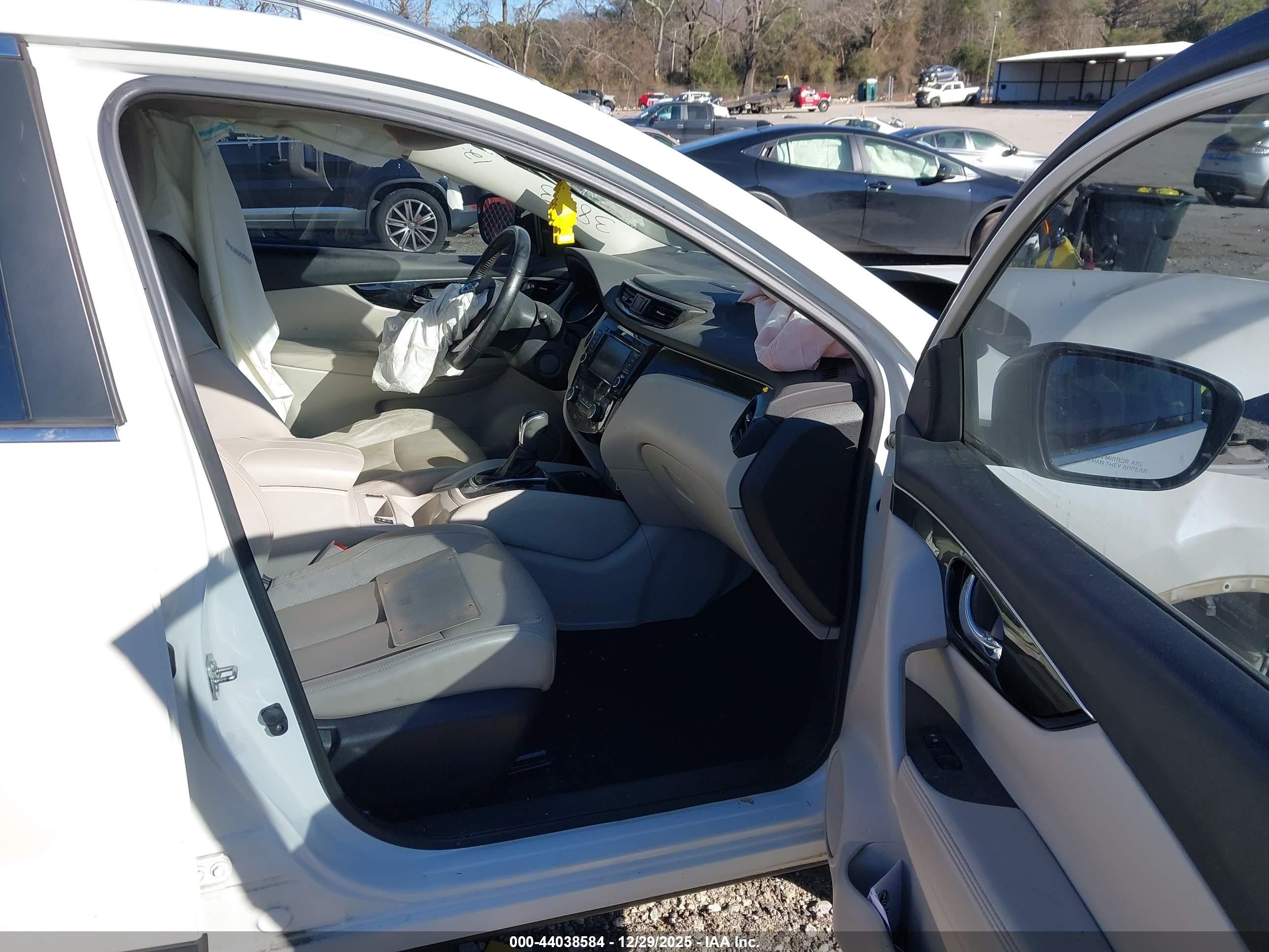NISSAN ROGUE image 5