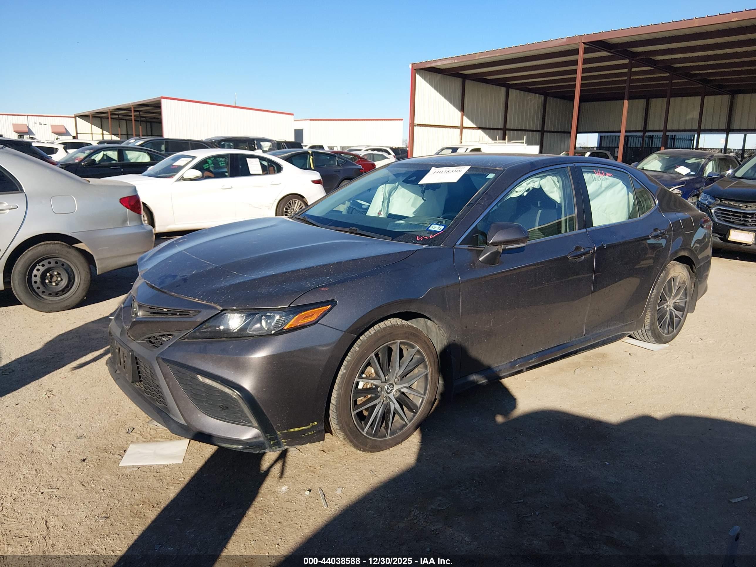 TOYOTA CAMRY image 2