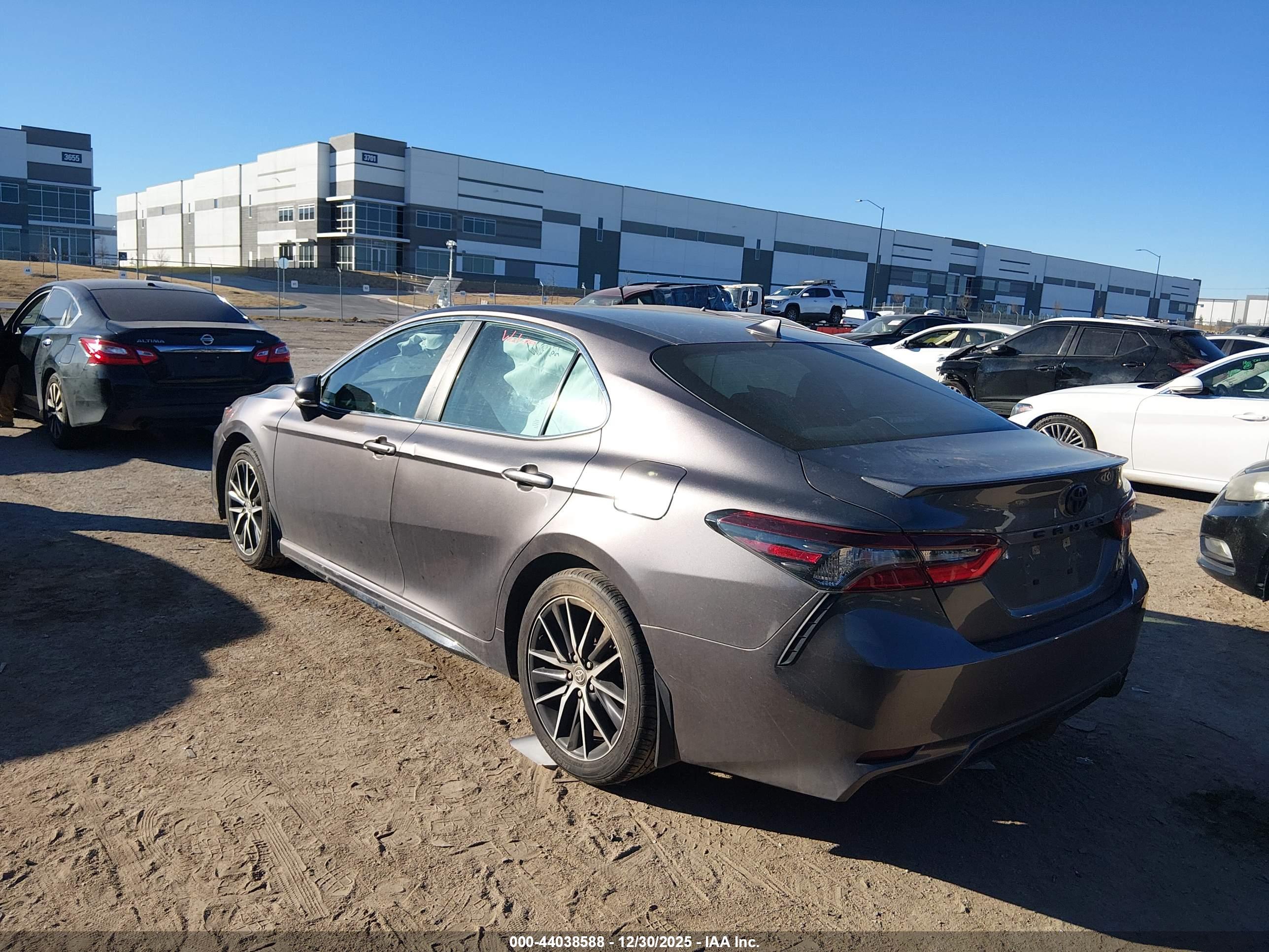TOYOTA CAMRY image 3