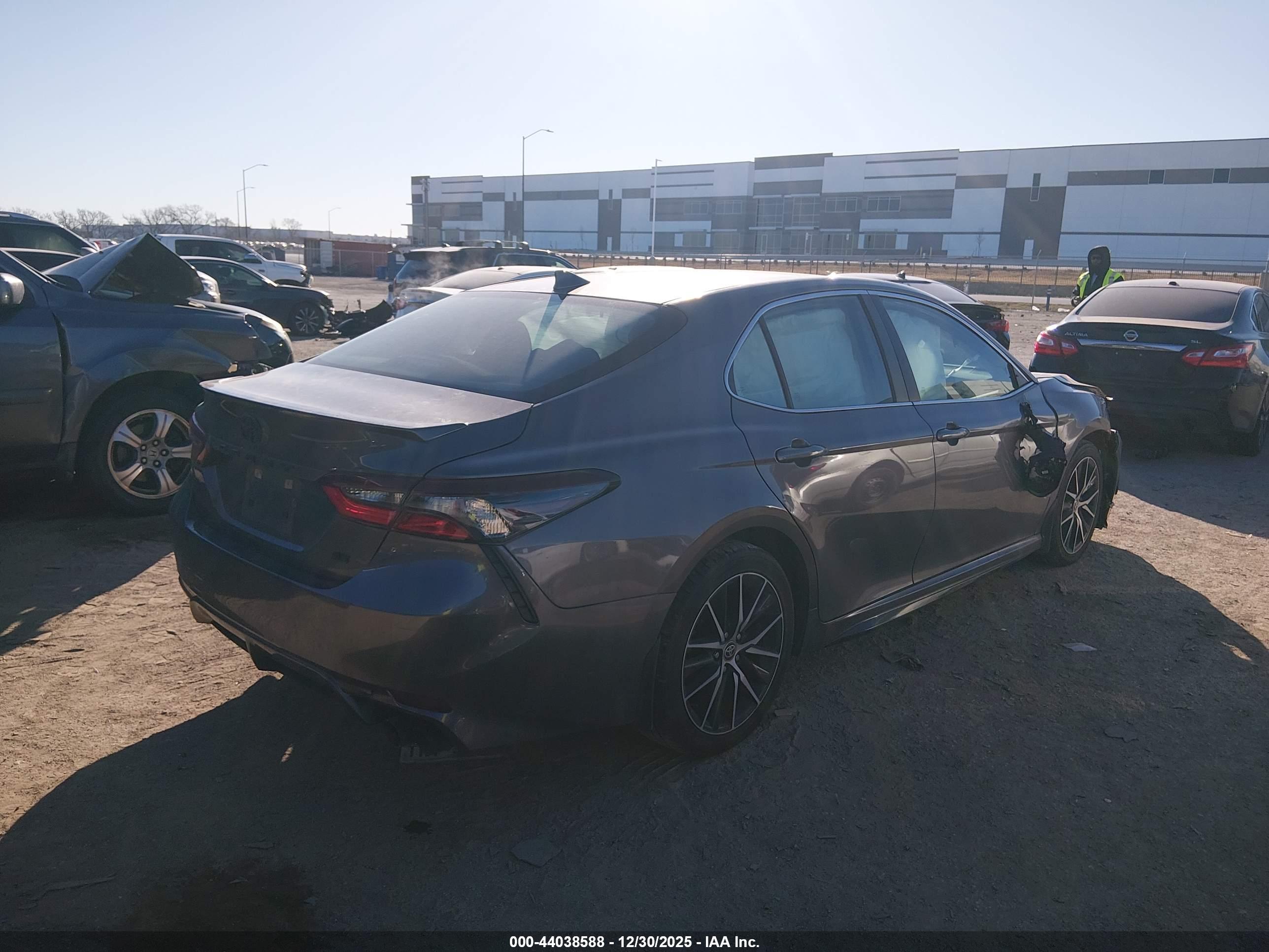 TOYOTA CAMRY image 4