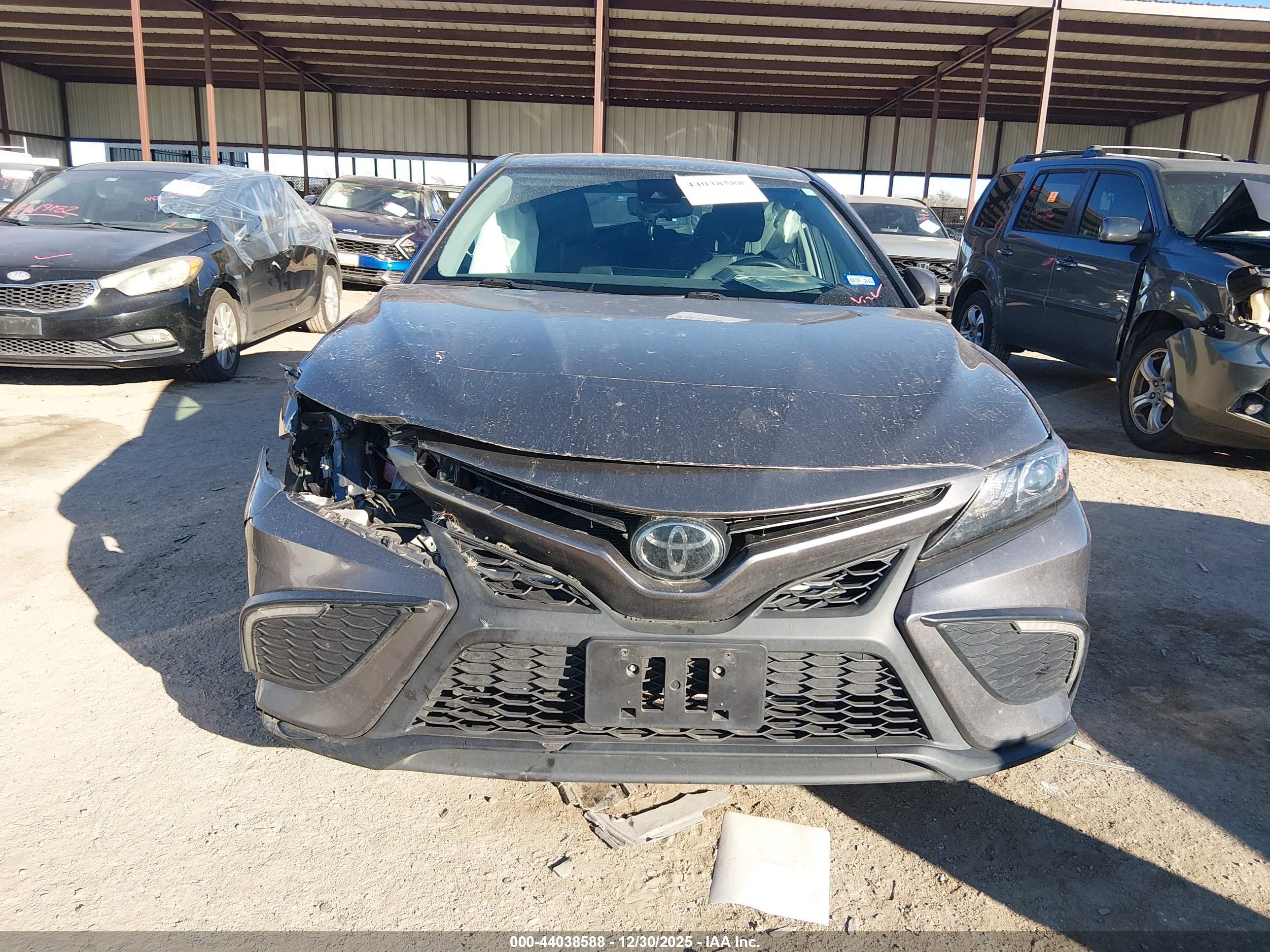 TOYOTA CAMRY image 6