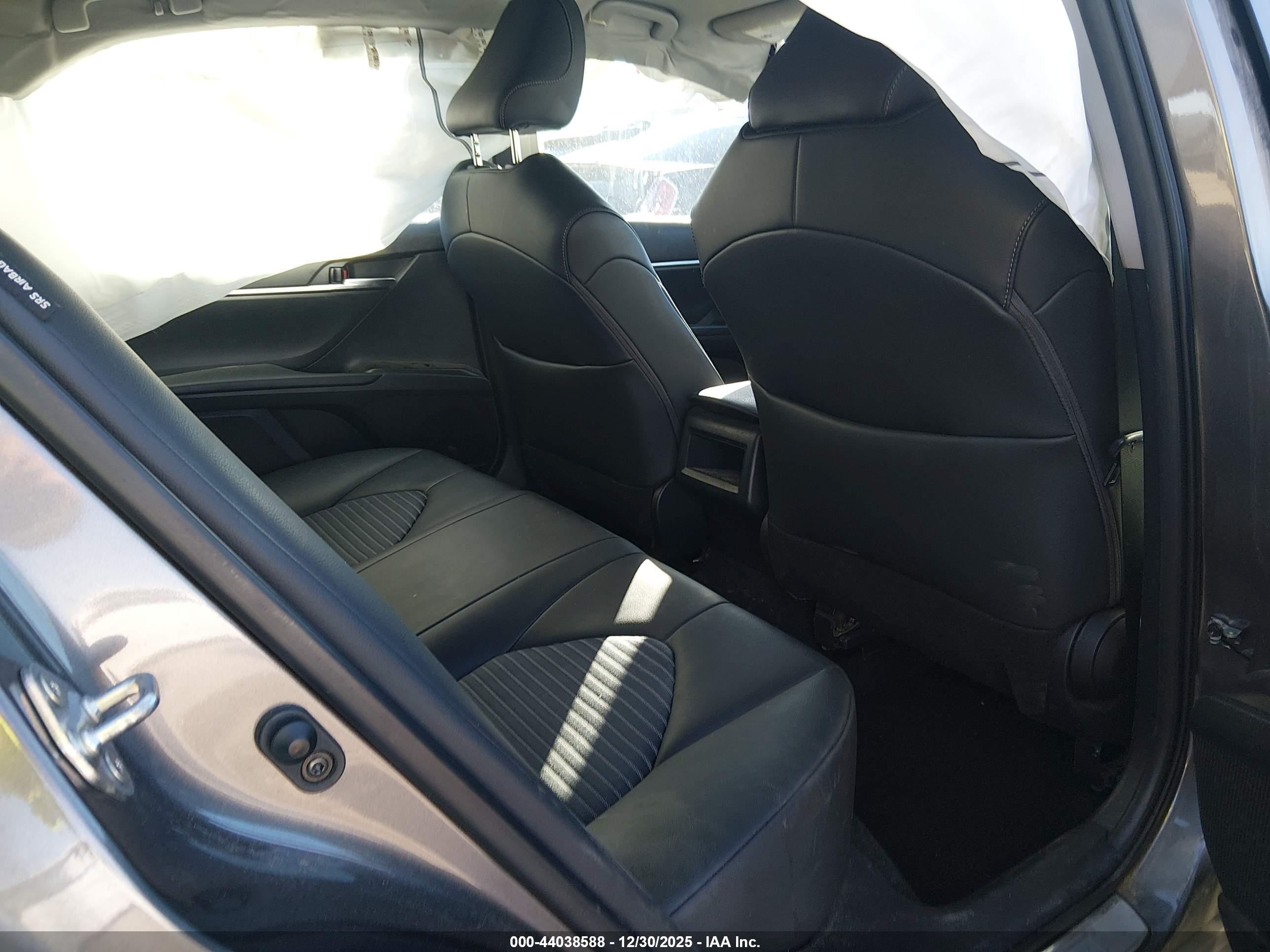 TOYOTA CAMRY image 8