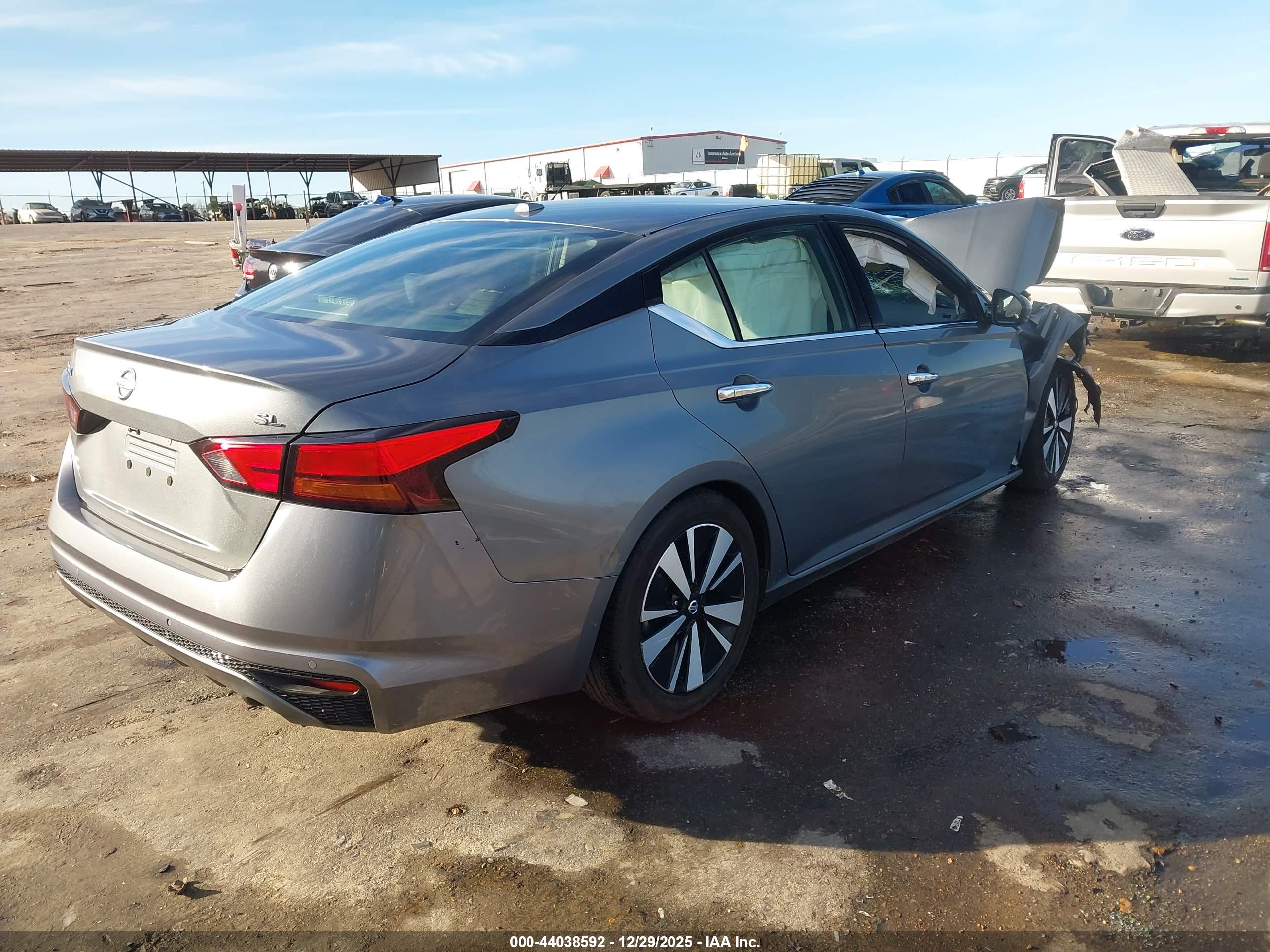 NISSAN ALTIMA image 4
