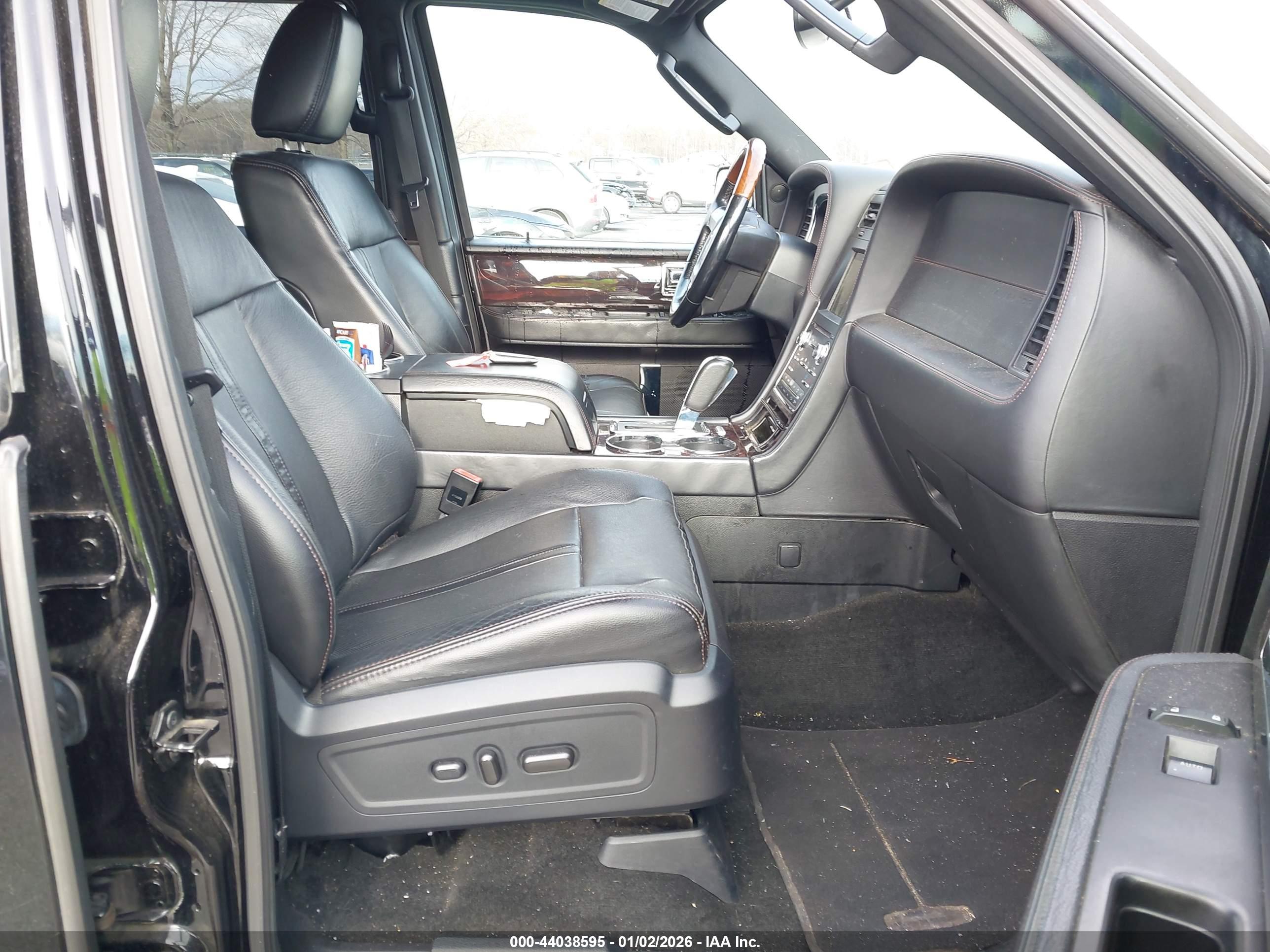 LINCOLN NAVIGATOR image 5