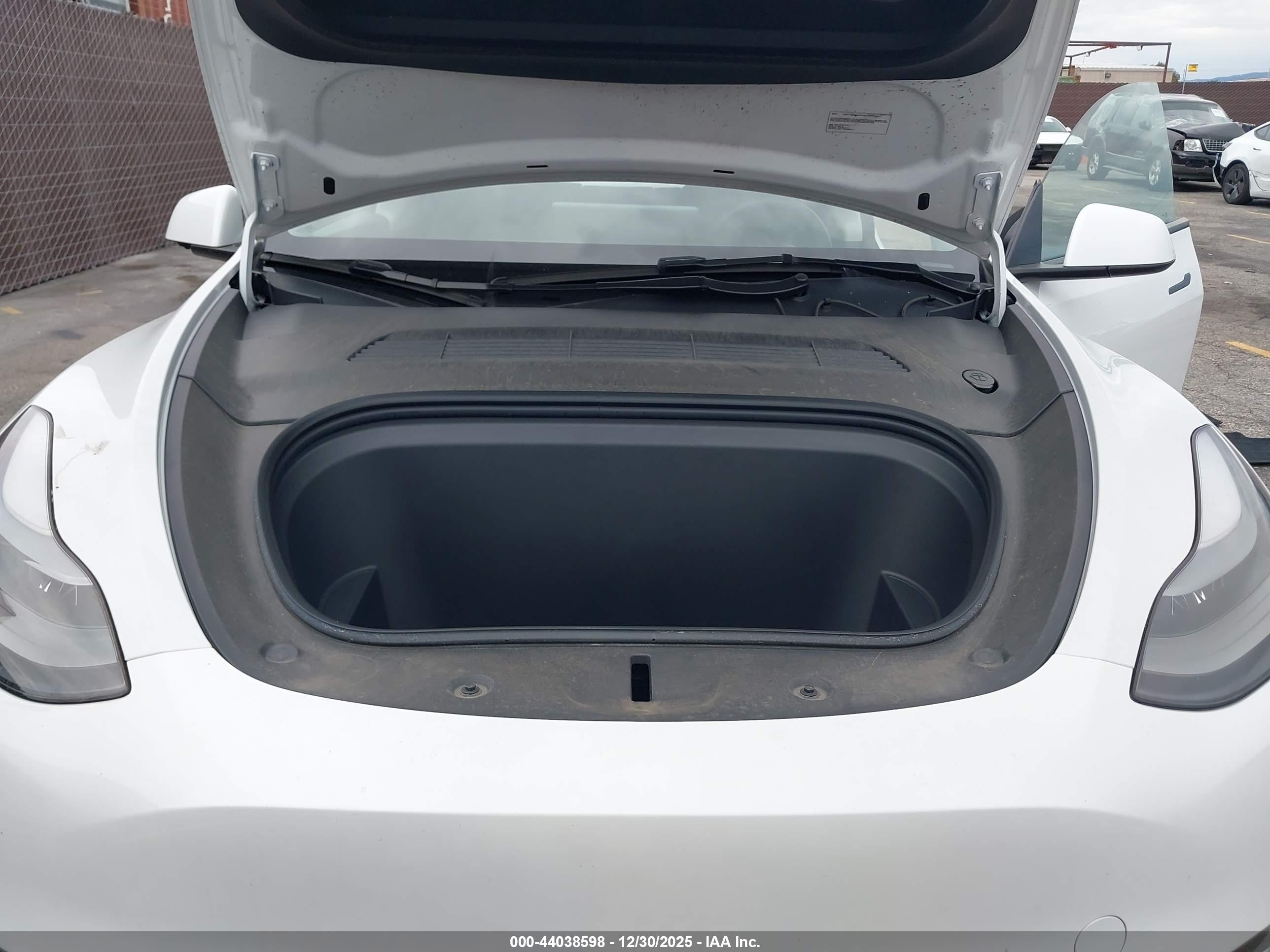 TESLA MODEL image 10