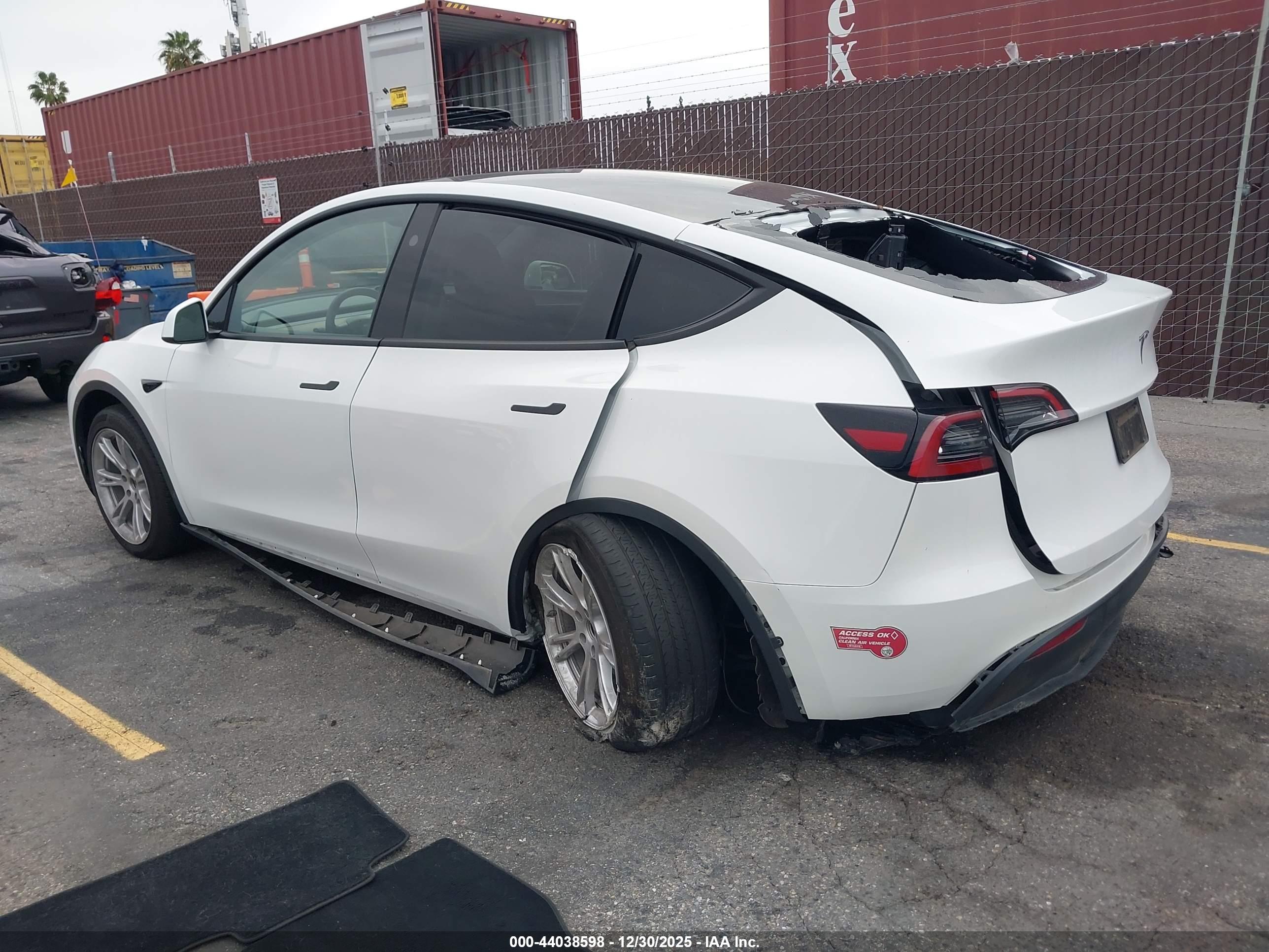TESLA MODEL image 3