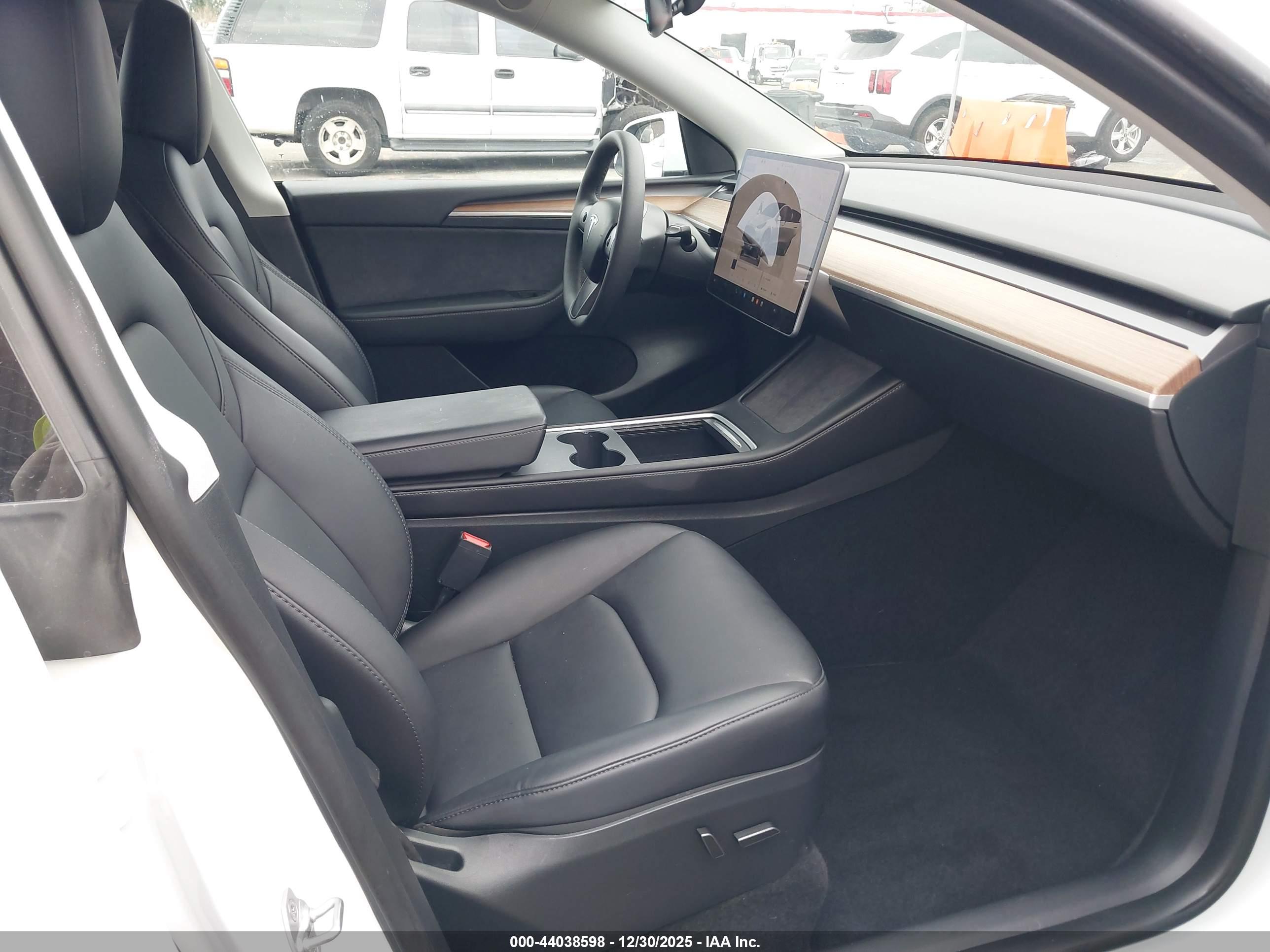 TESLA MODEL image 5