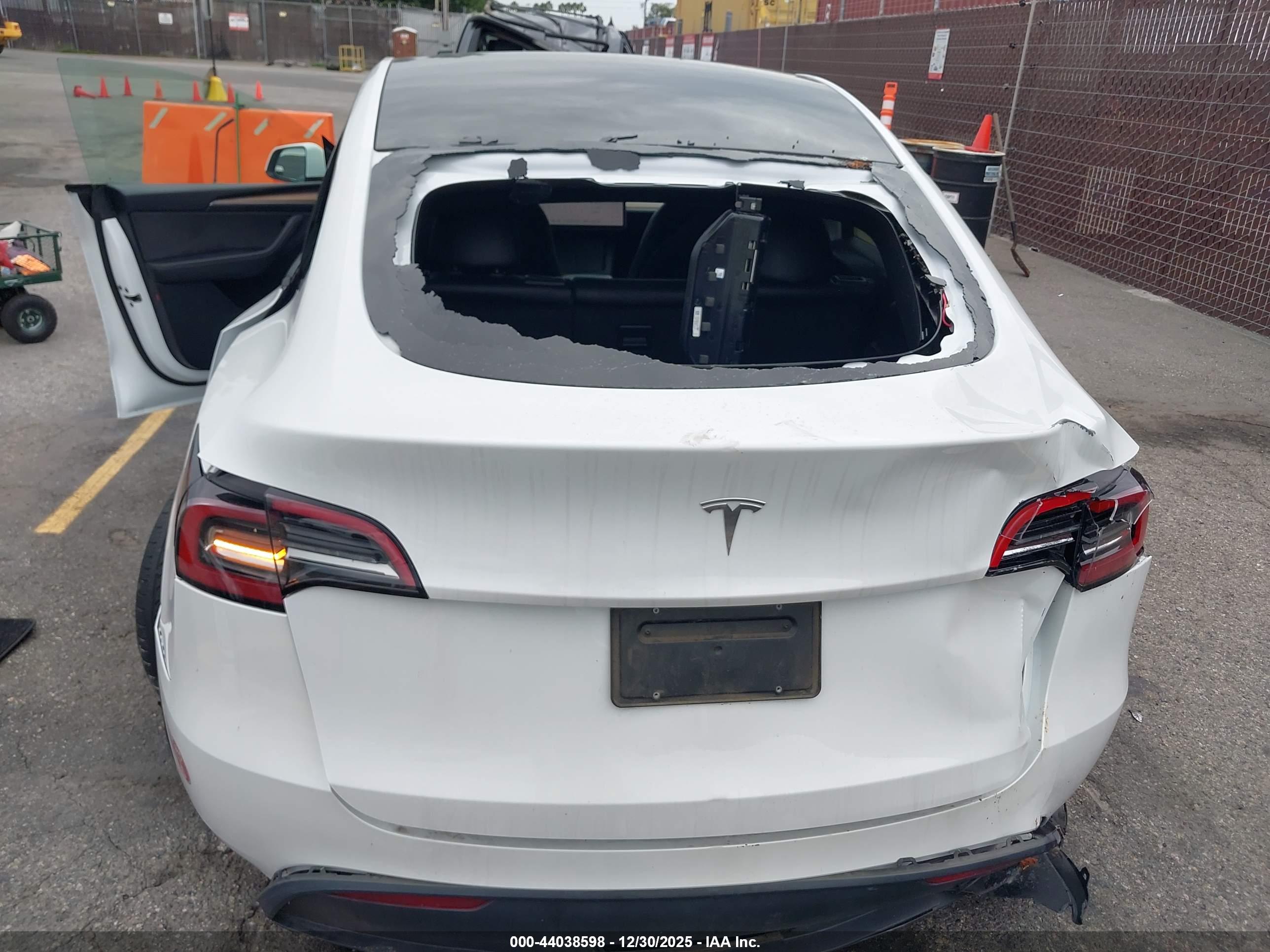 TESLA MODEL image 6