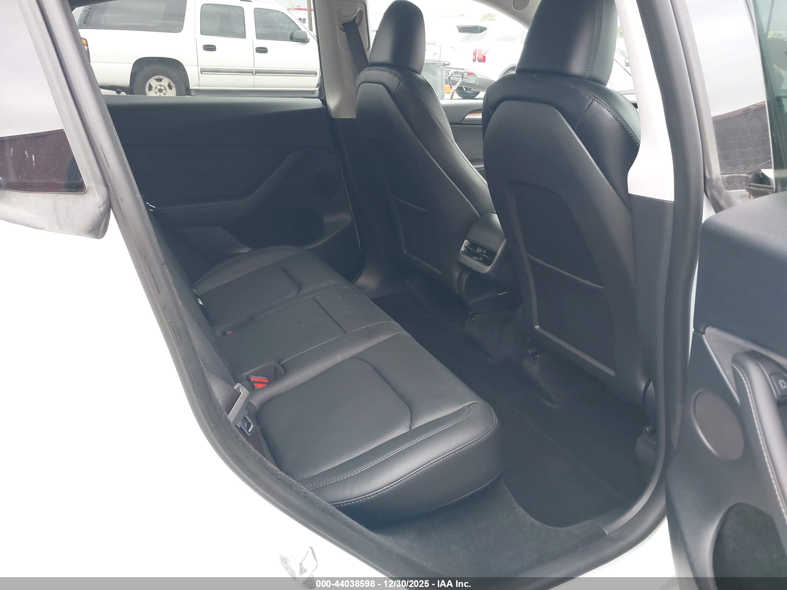TESLA MODEL image 8