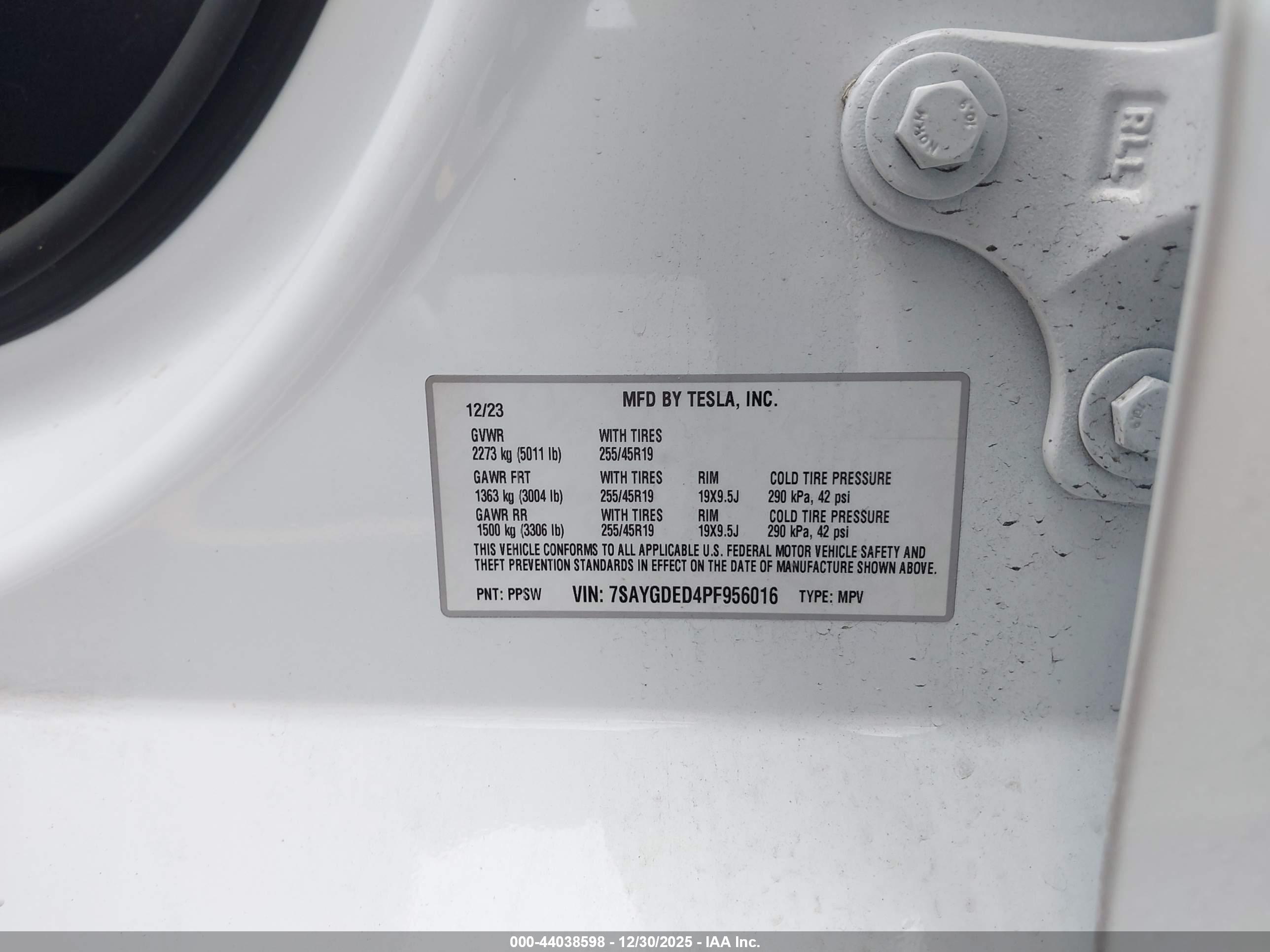 TESLA MODEL image 9