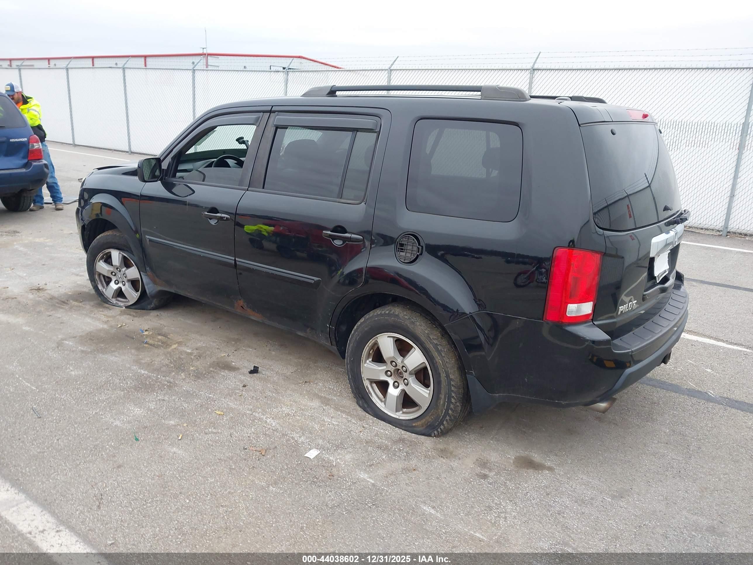 HONDA PILOT image 3