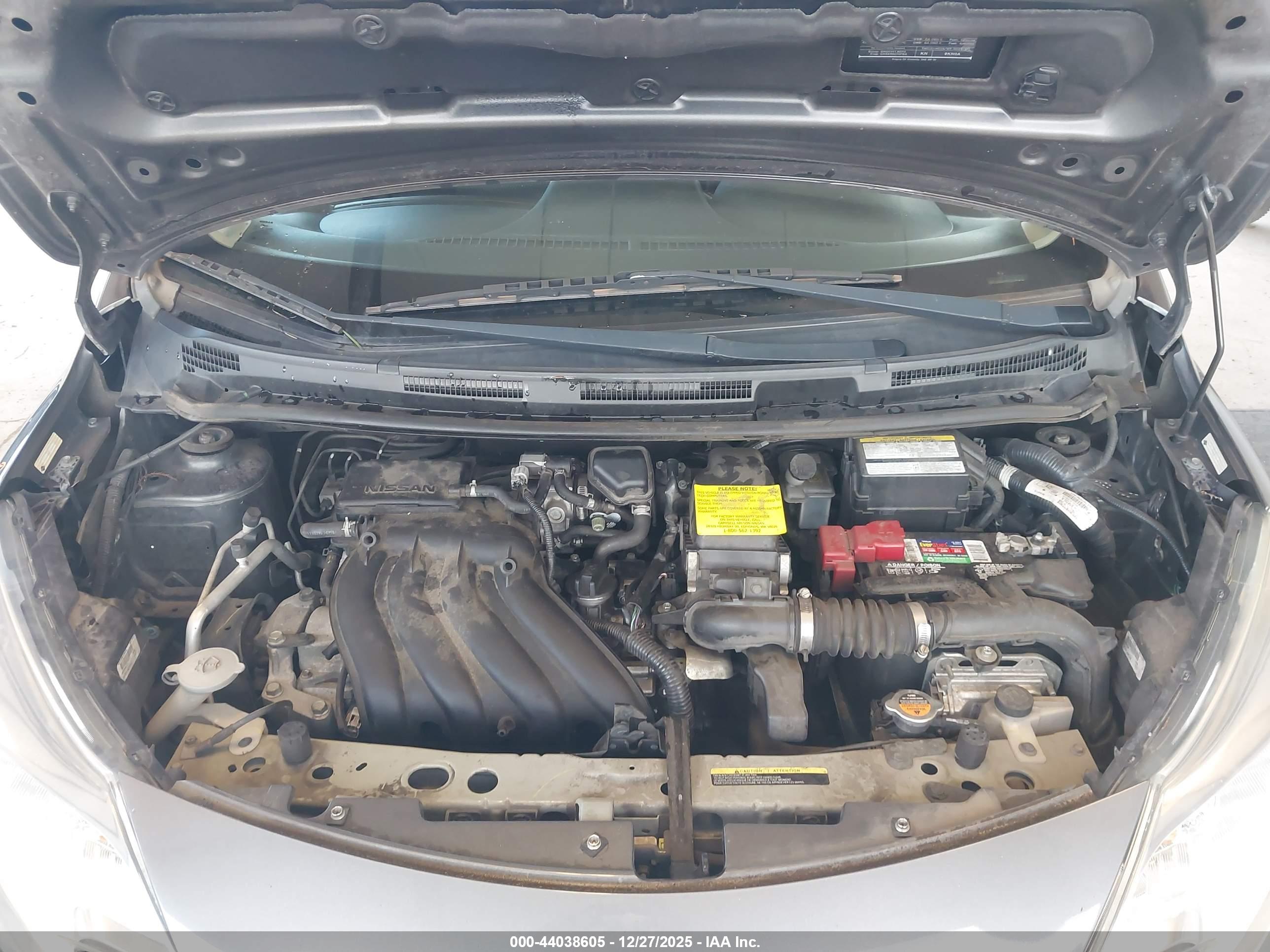 NISSAN VERSA image 10