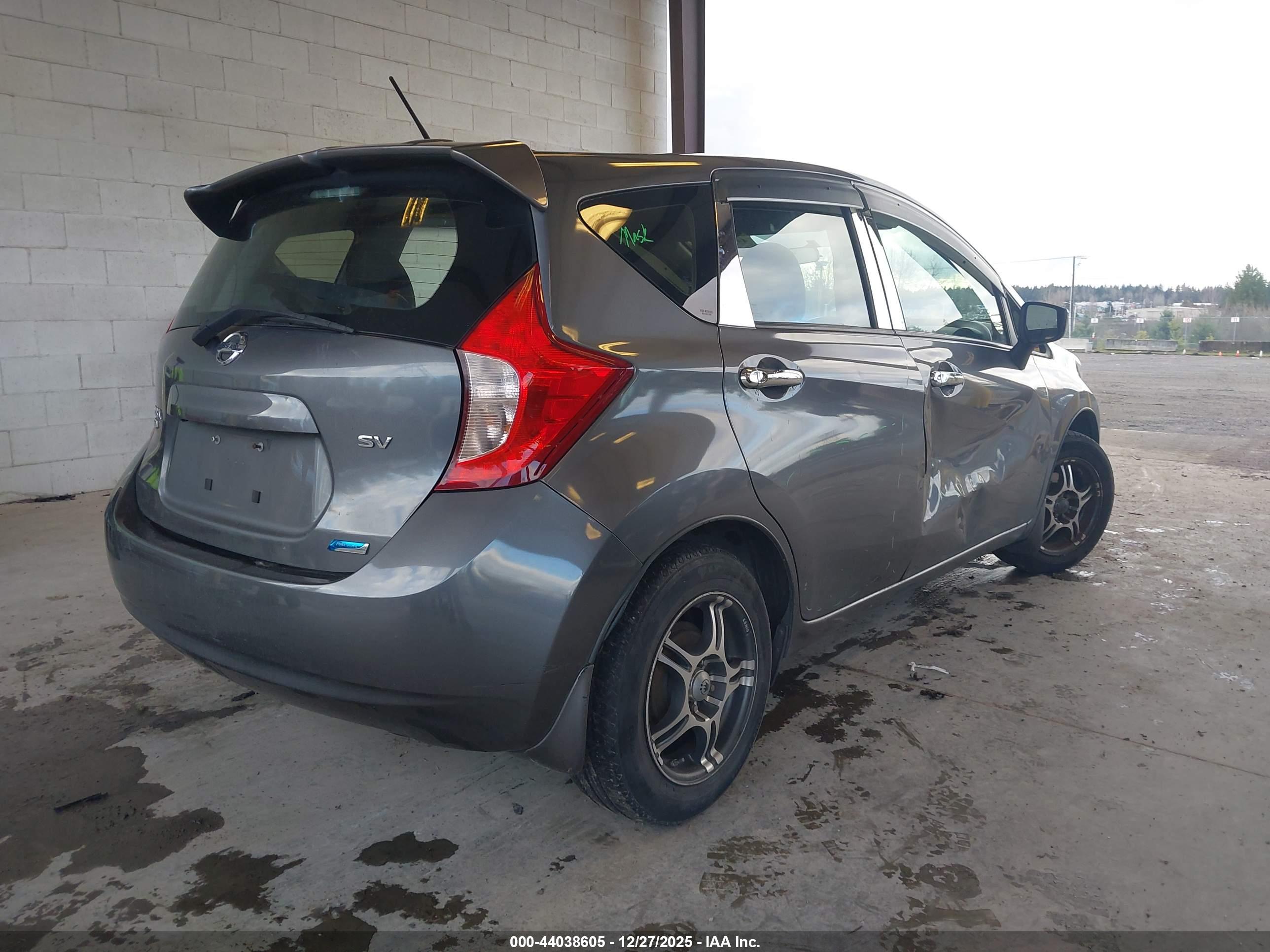 NISSAN VERSA image 4