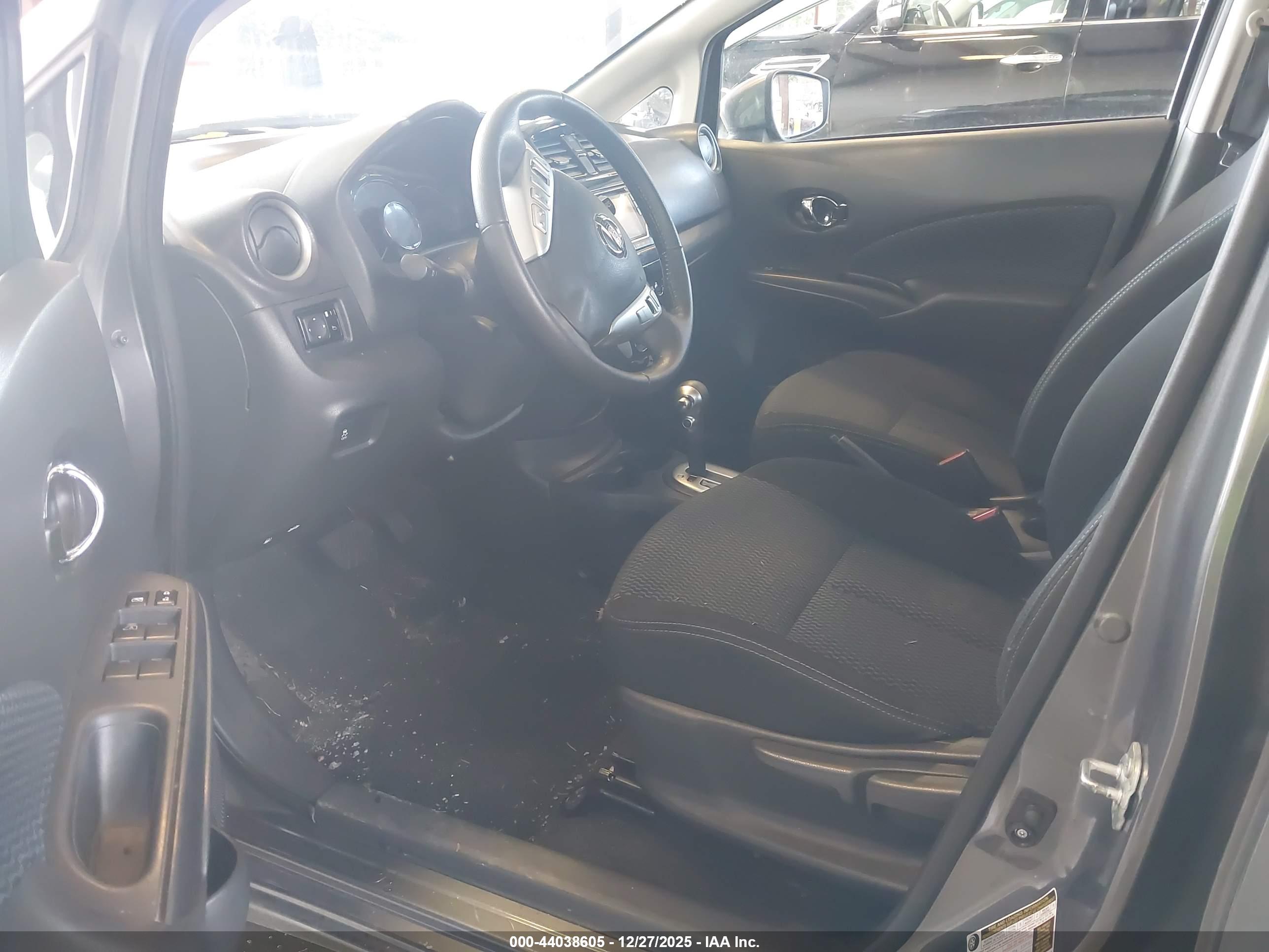 NISSAN VERSA image 5