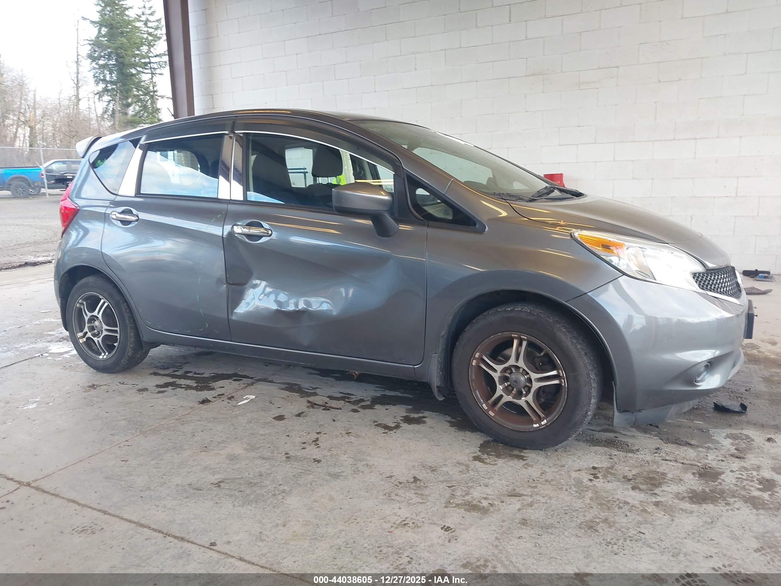 NISSAN VERSA image 6