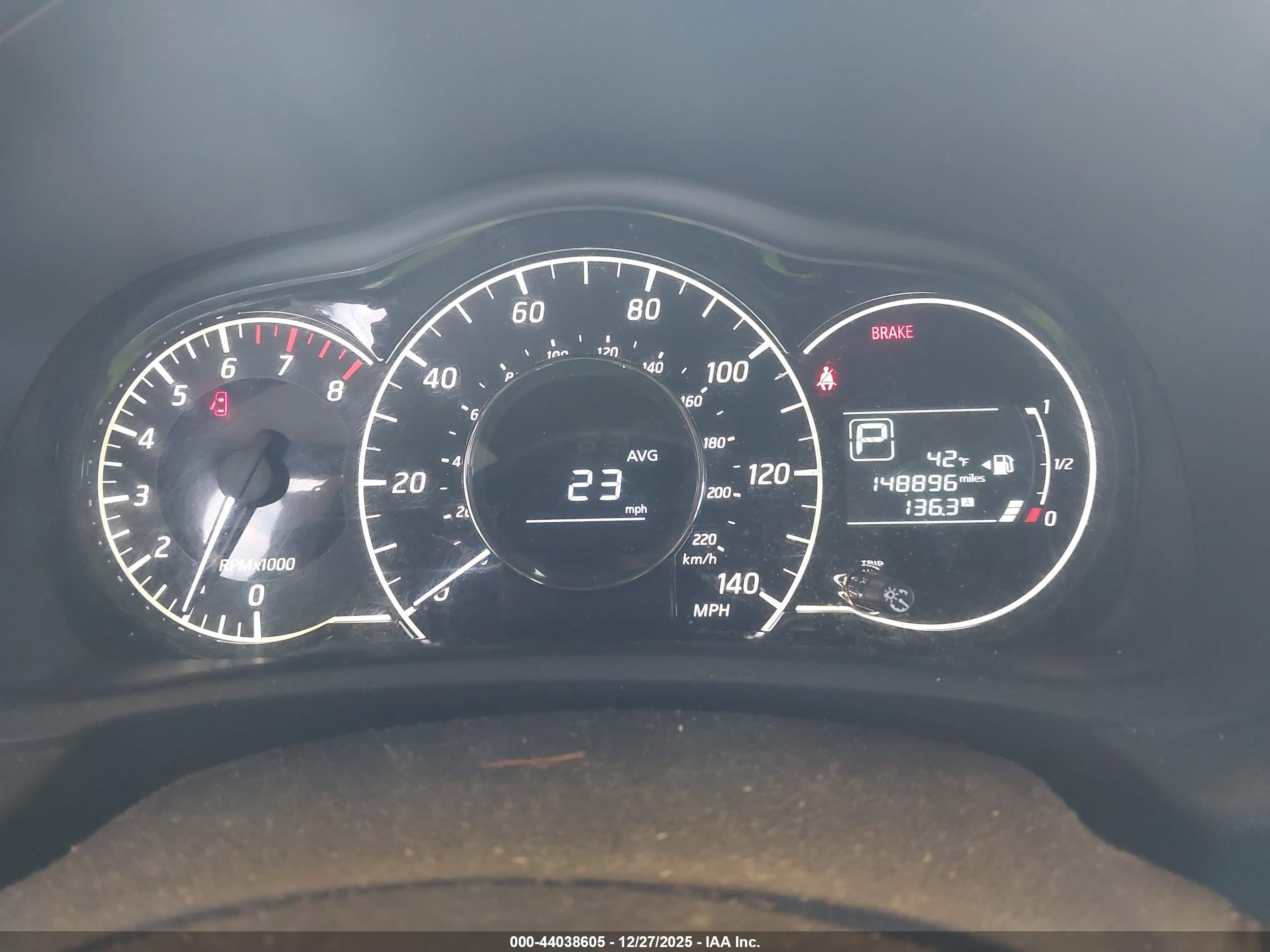 NISSAN VERSA image 7