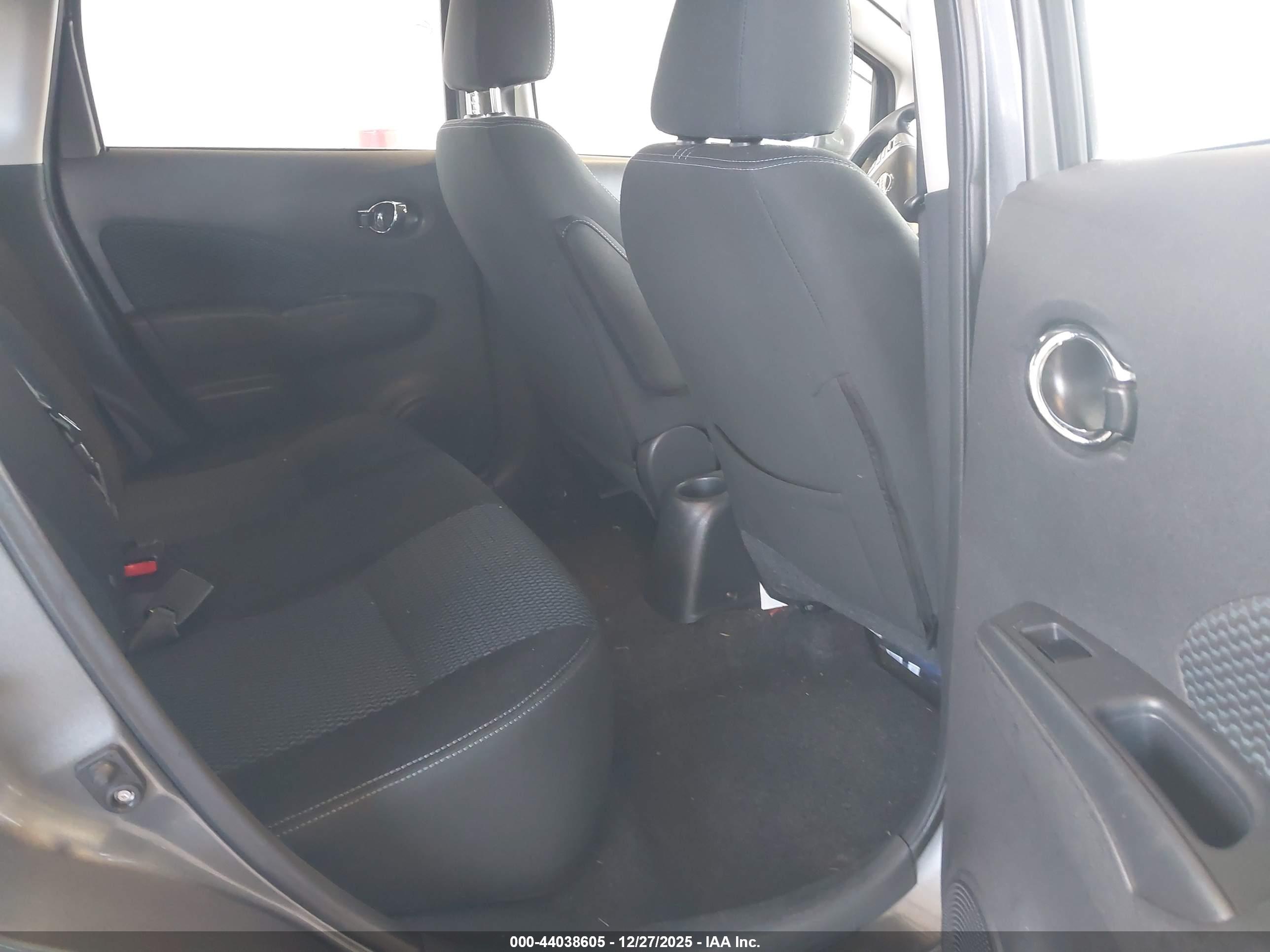 NISSAN VERSA image 8