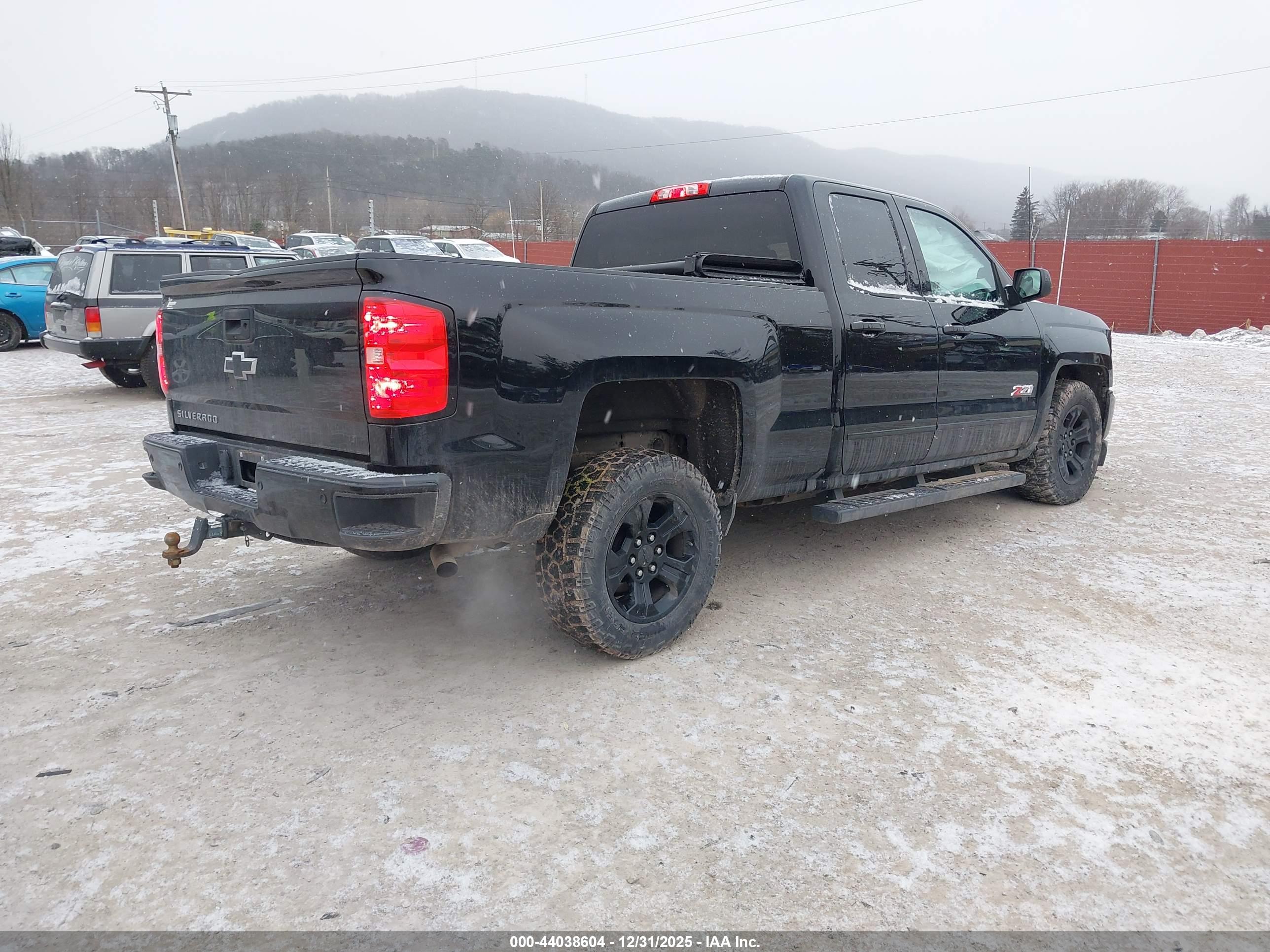 CHEVROLET SILVERADO image 4