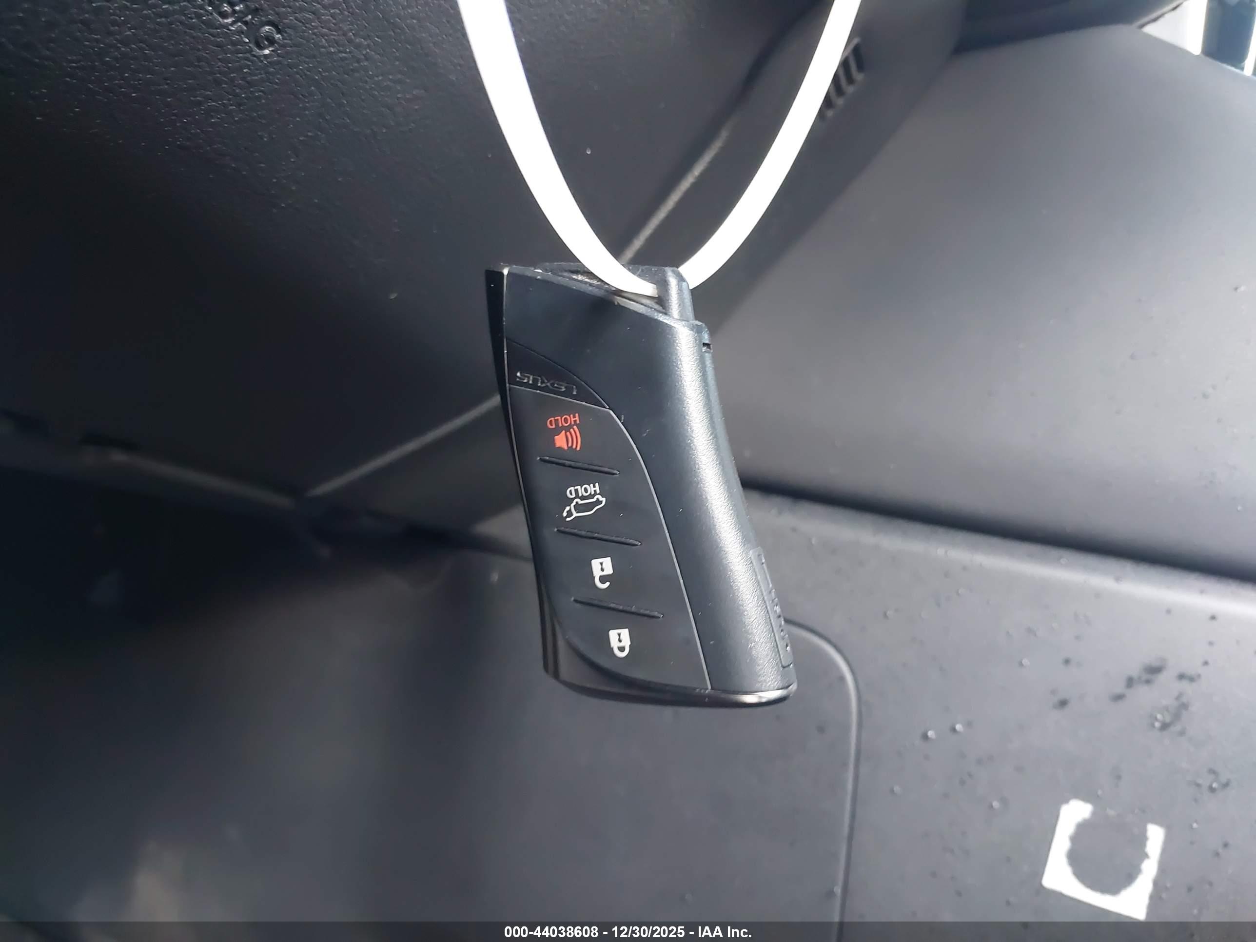 LEXUS TX image 11