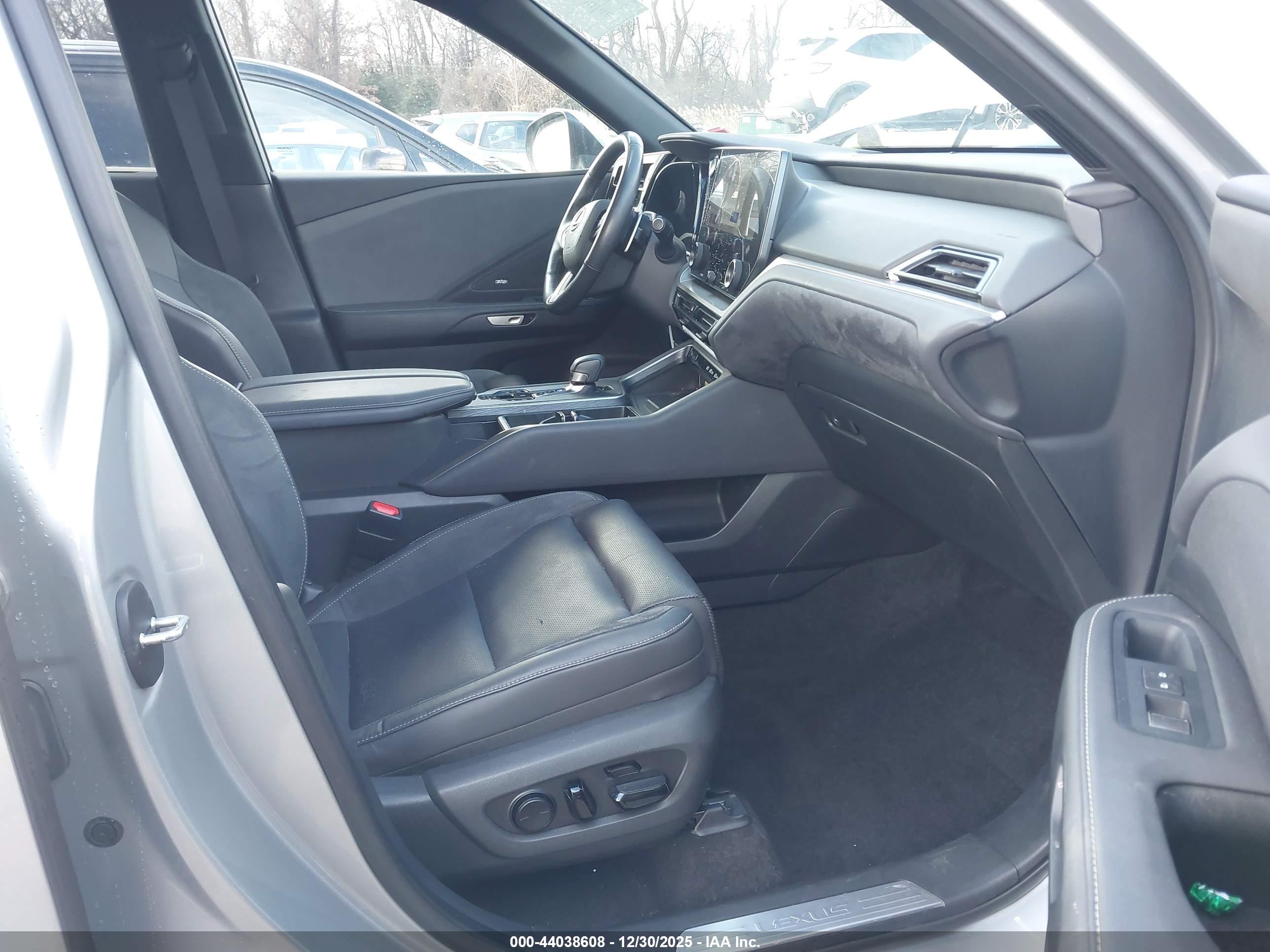 LEXUS TX image 5