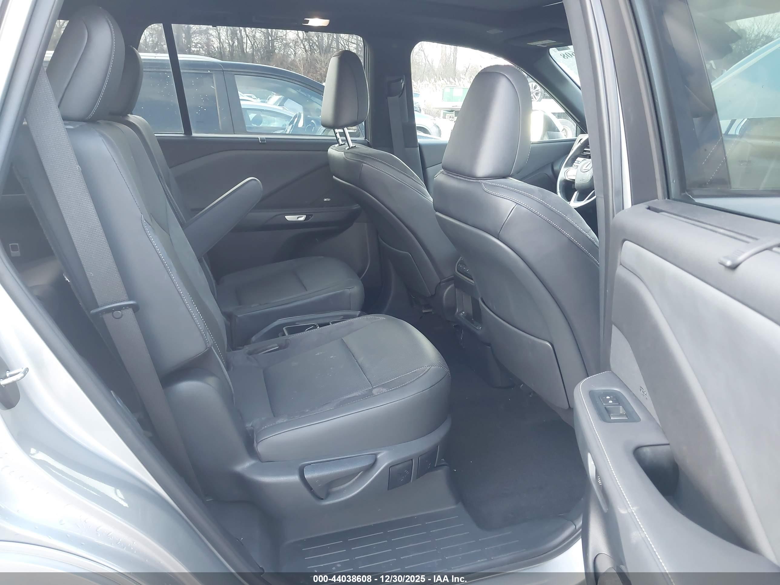 LEXUS TX image 8