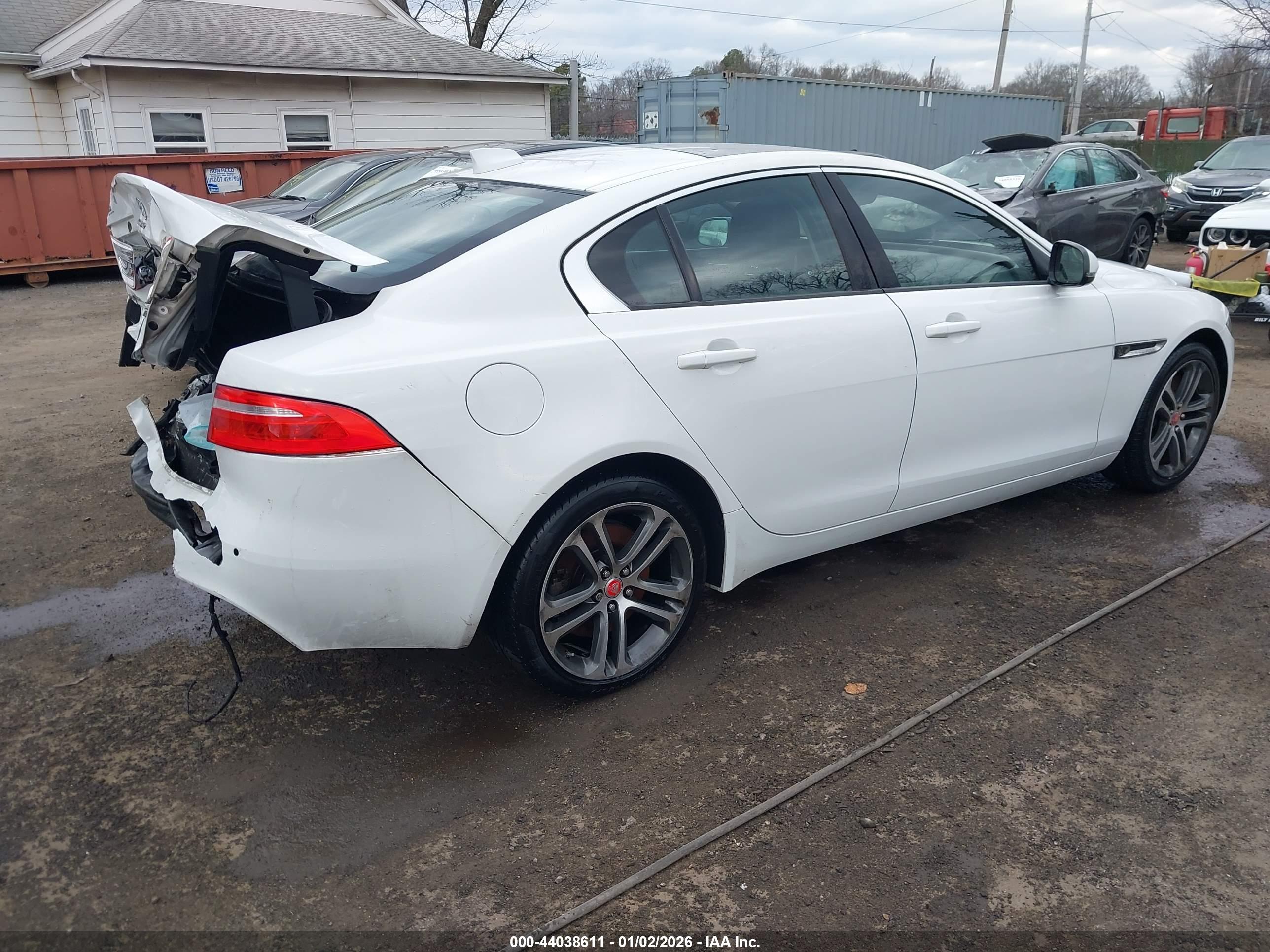 JAGUAR XE image 4