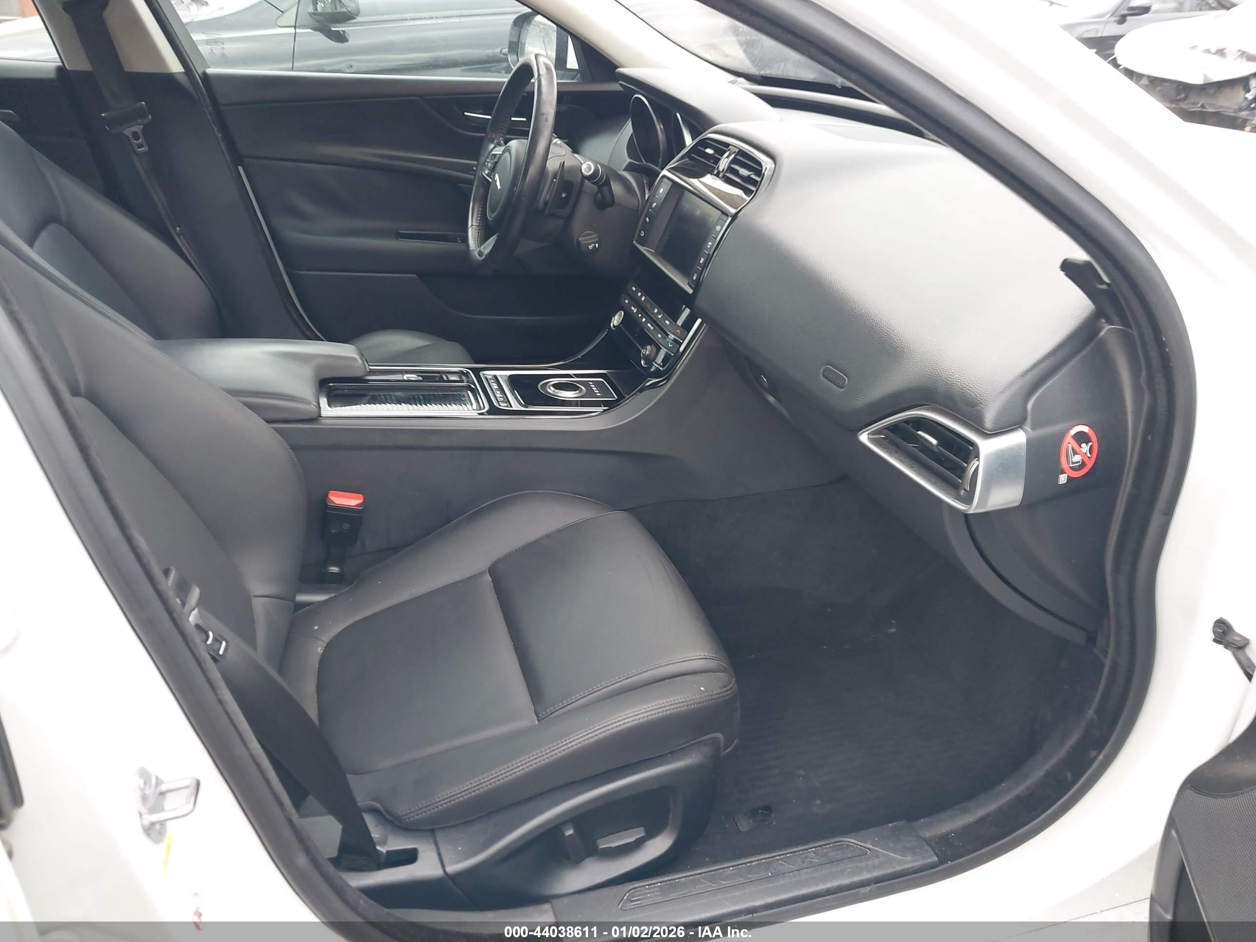 JAGUAR XE image 5