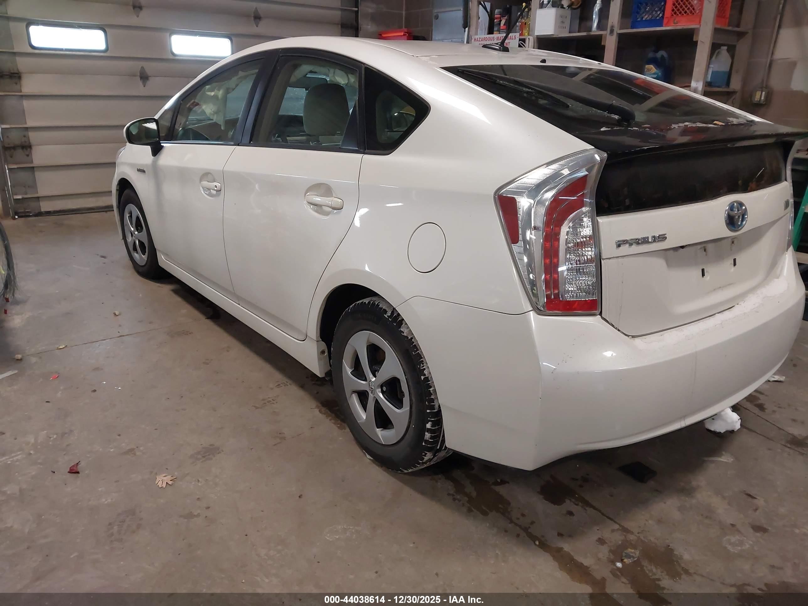 TOYOTA PRIUS image 3