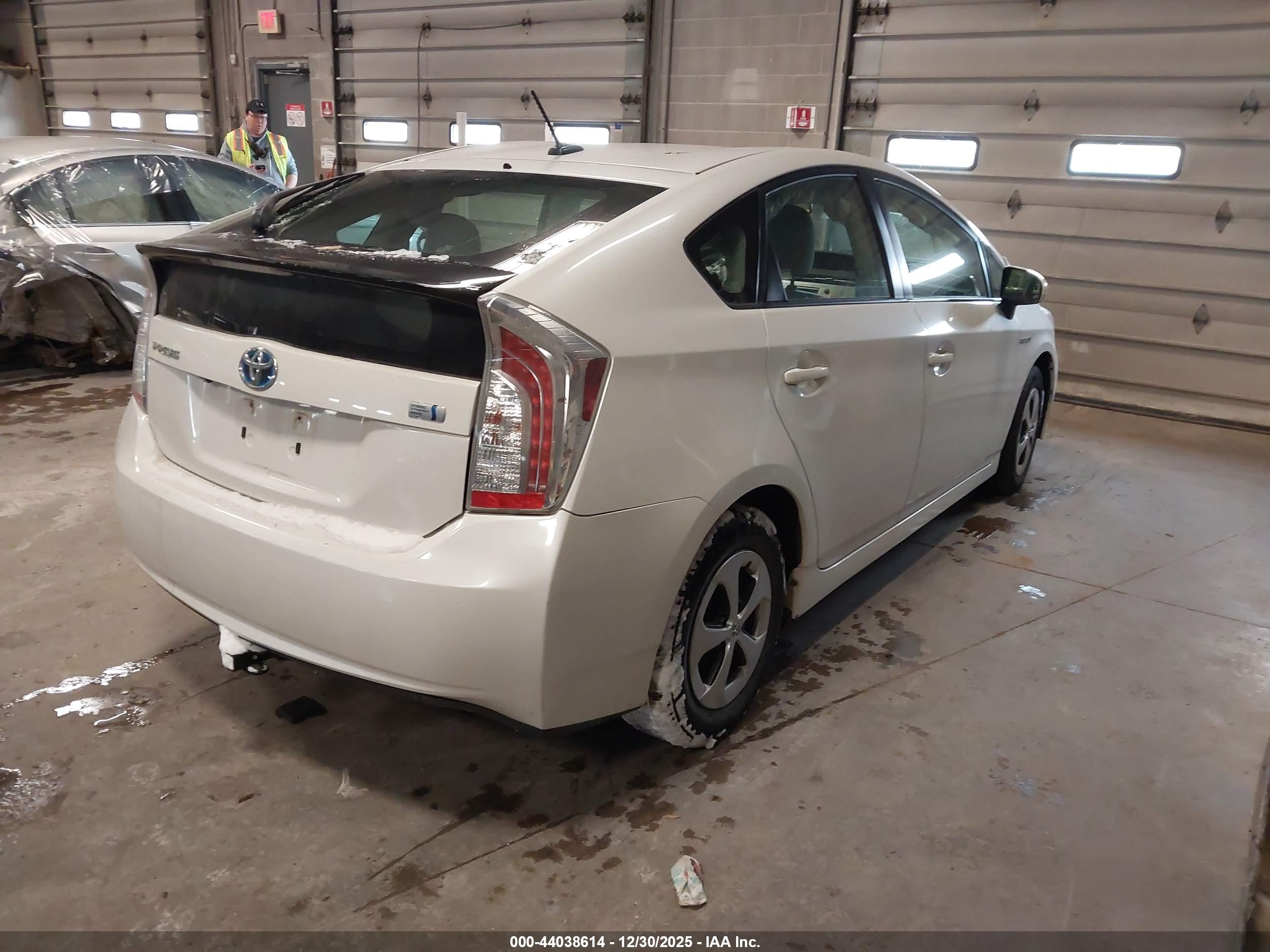 TOYOTA PRIUS image 4
