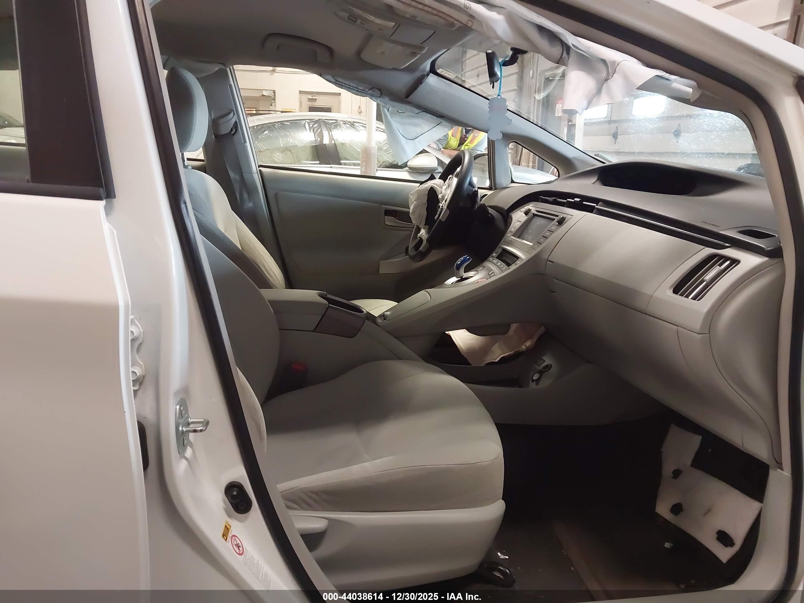 TOYOTA PRIUS image 5