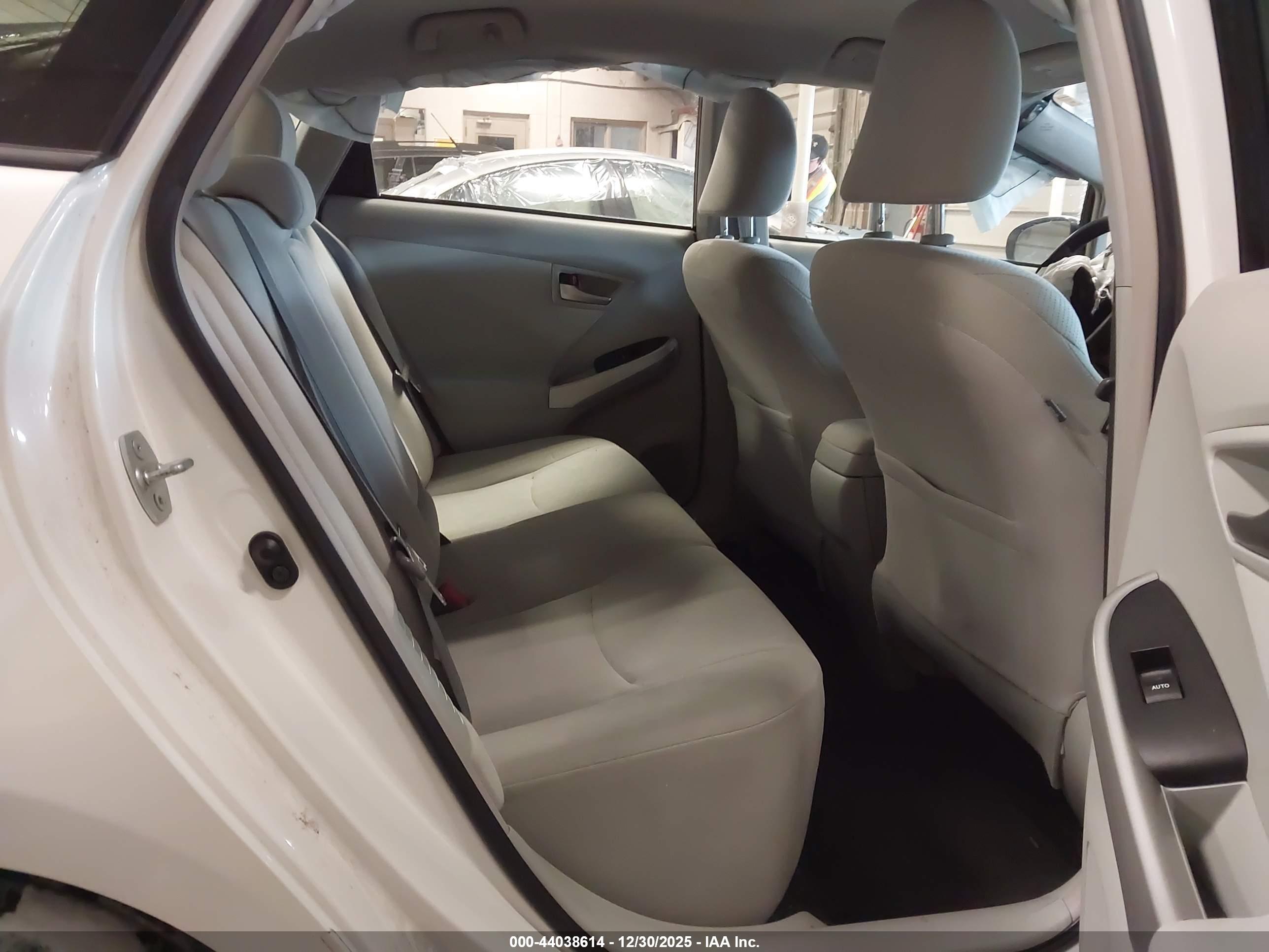 TOYOTA PRIUS image 8