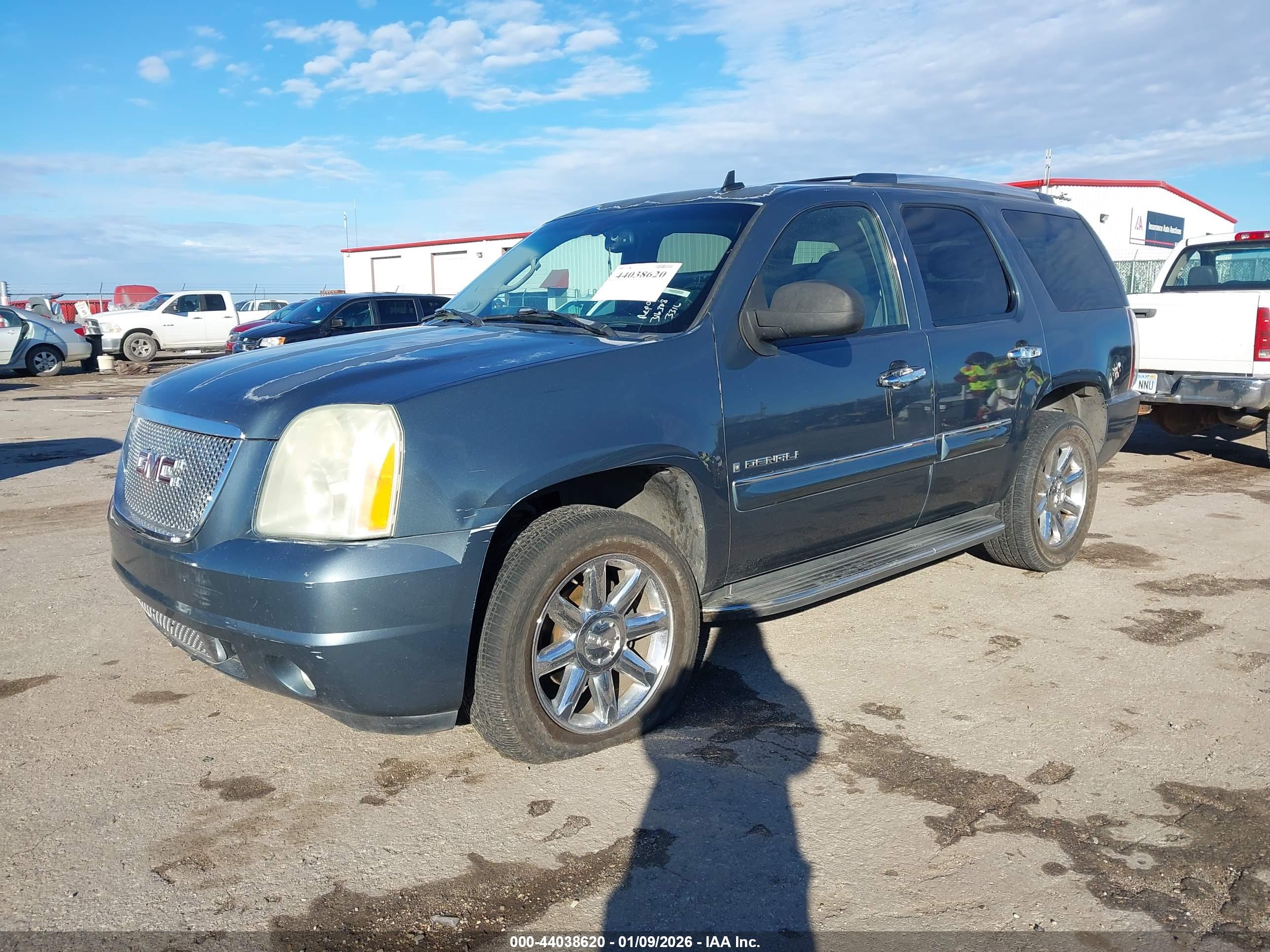 GMC YUKON image 2