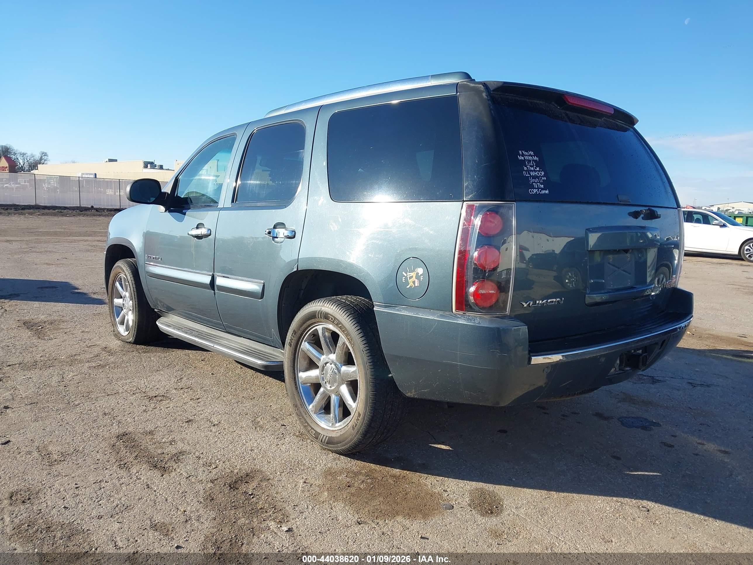 GMC YUKON image 3