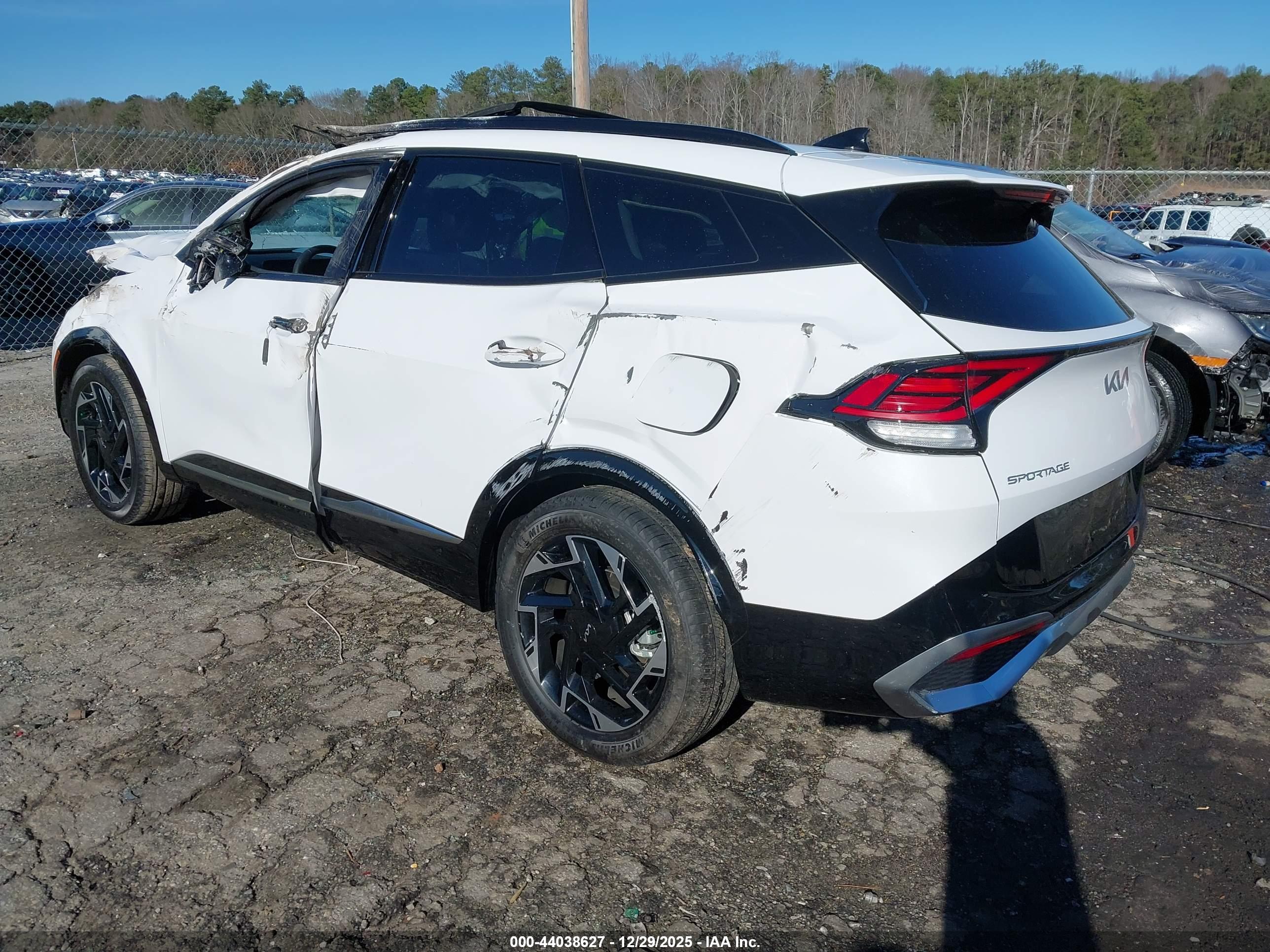 KIA SPORTAGE image 3