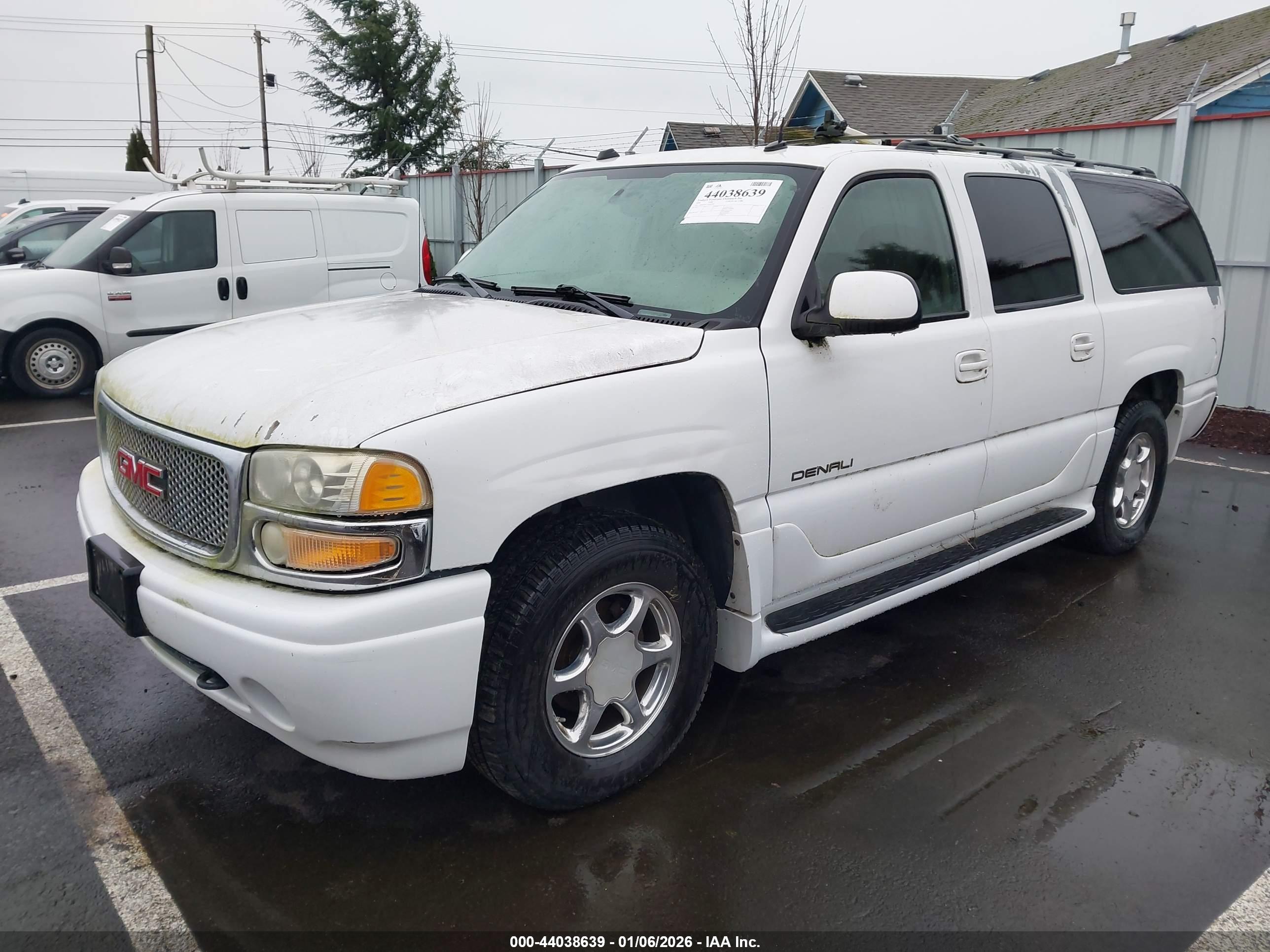 GMC YUKON image 2