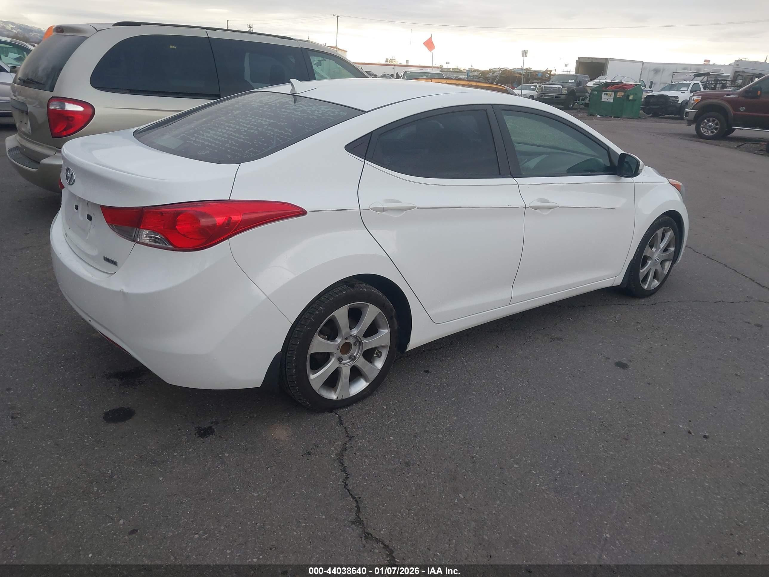 HYUNDAI ELANTRA image 4
