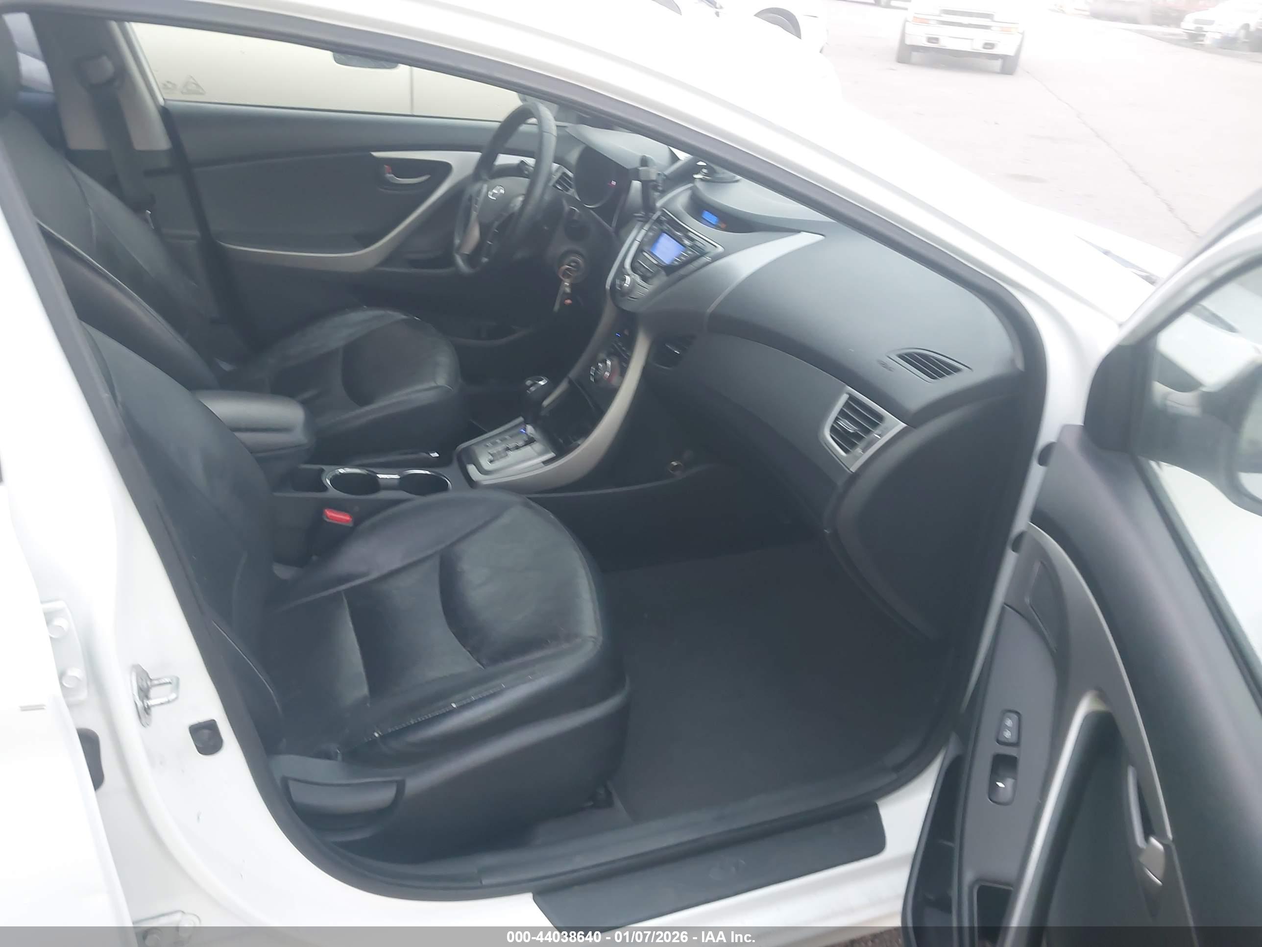 HYUNDAI ELANTRA image 5