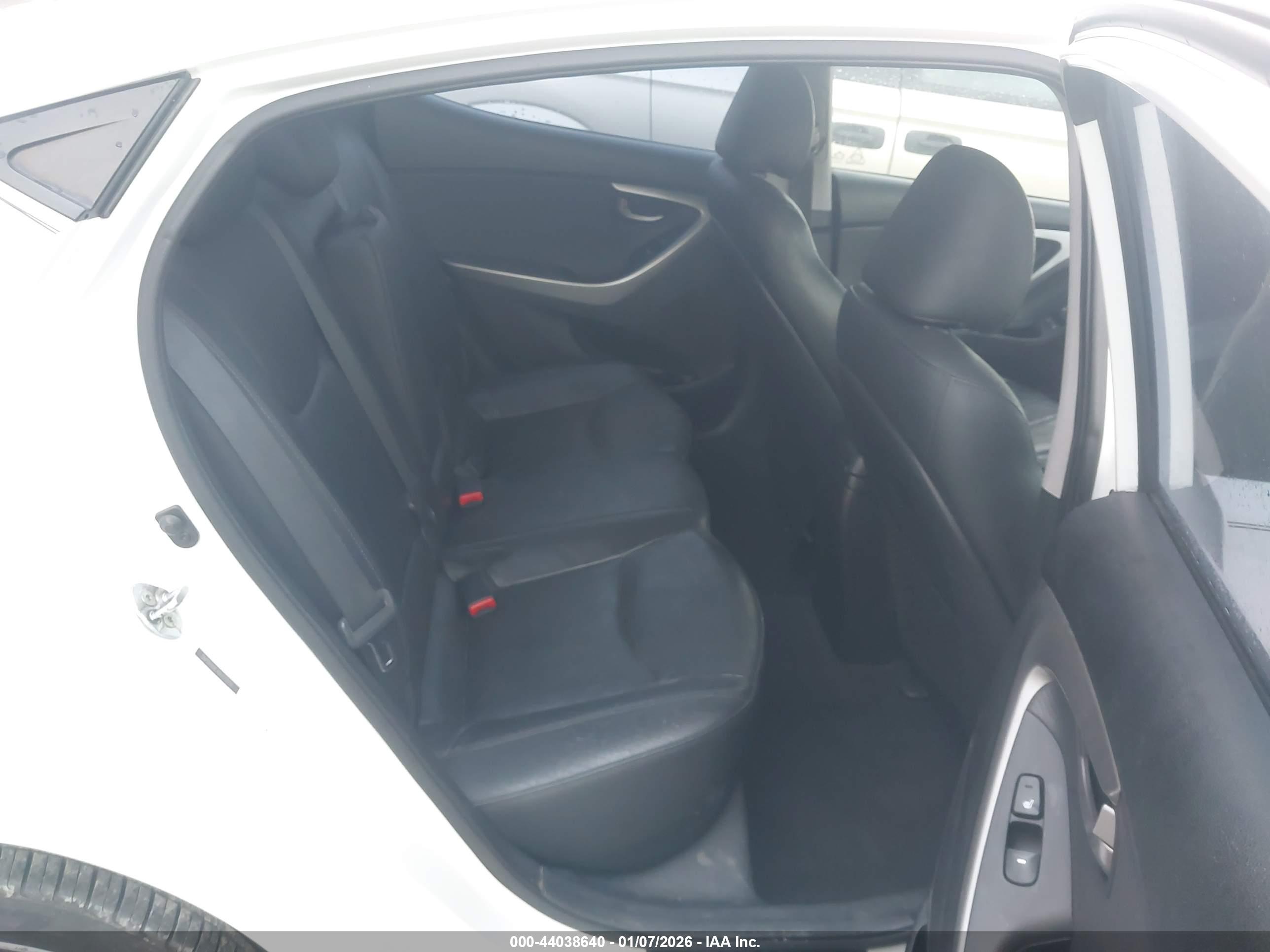 HYUNDAI ELANTRA image 8