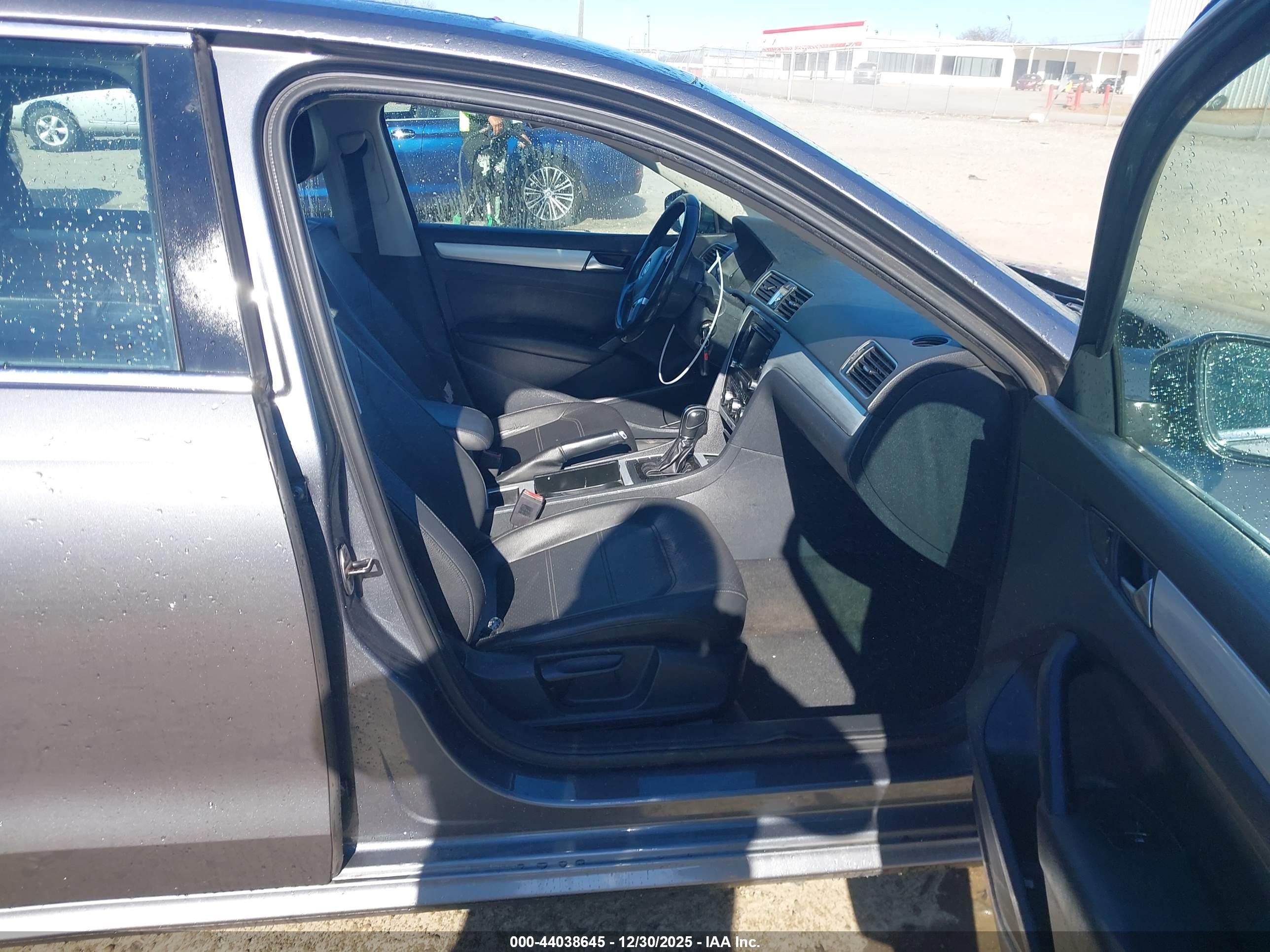 VOLKSWAGEN PASSAT image 5